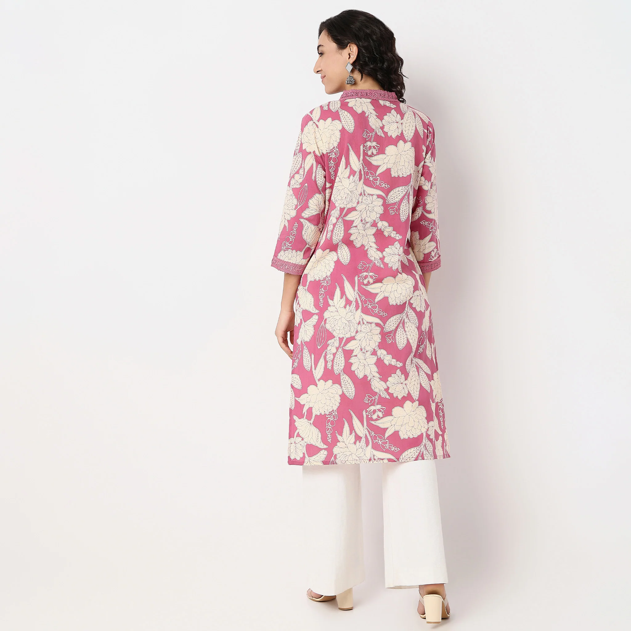 Floral V-Neck Kurta With Lace Detail - Image 3
