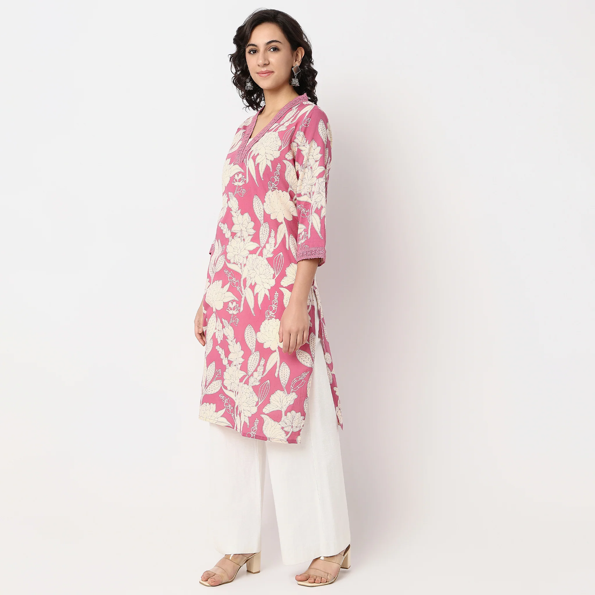 Floral V-Neck Kurta With Lace Detail - Image 5