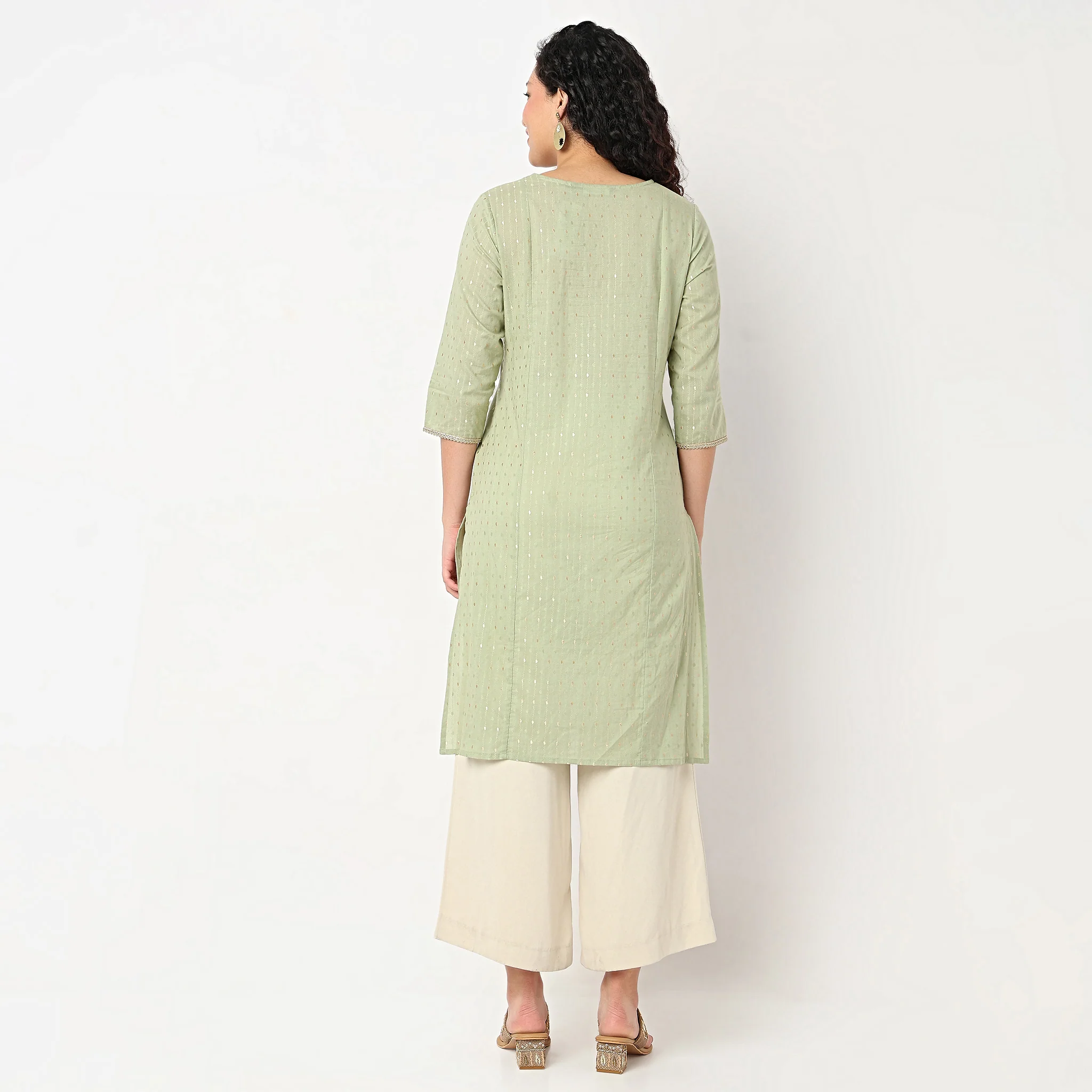 Glass Shape Neck With Embroidered Kurta - Image 3