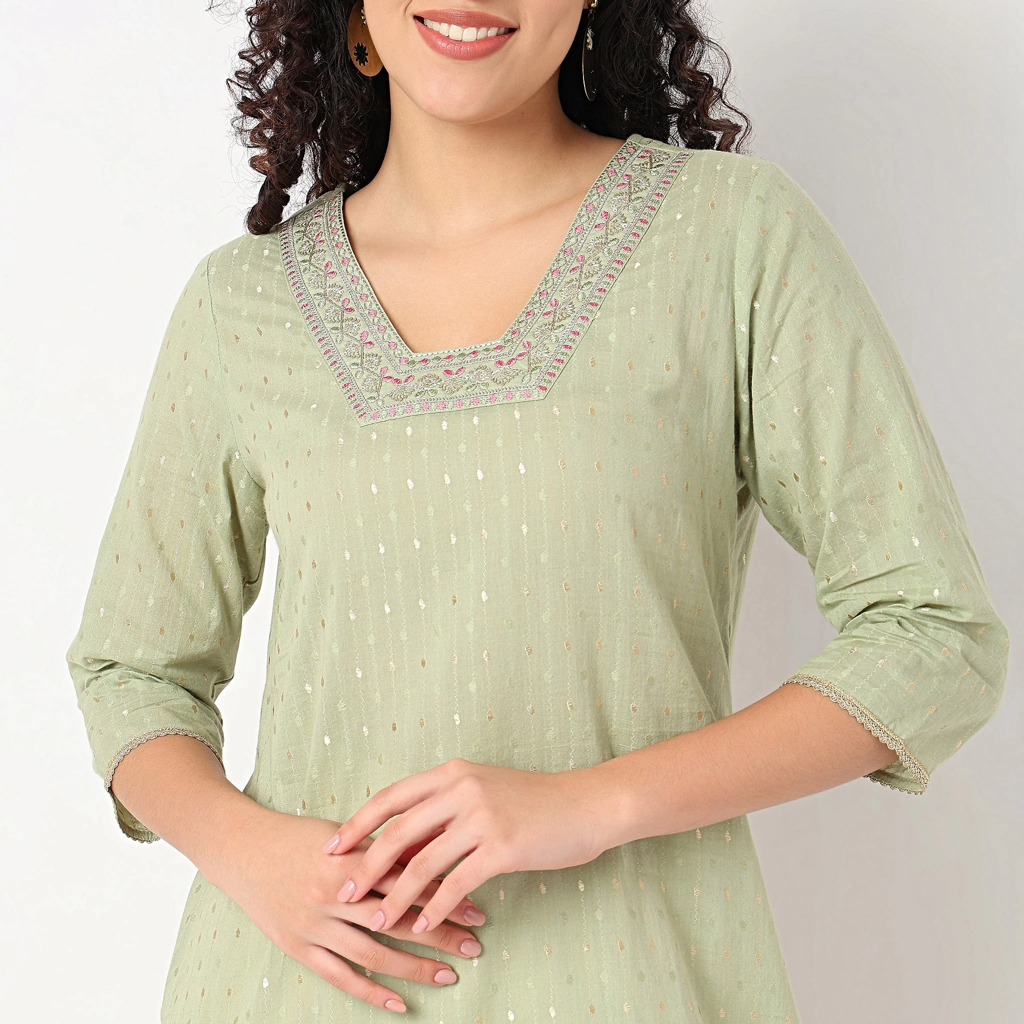 Glass Shape Neck With Embroidered Kurta - Image 4