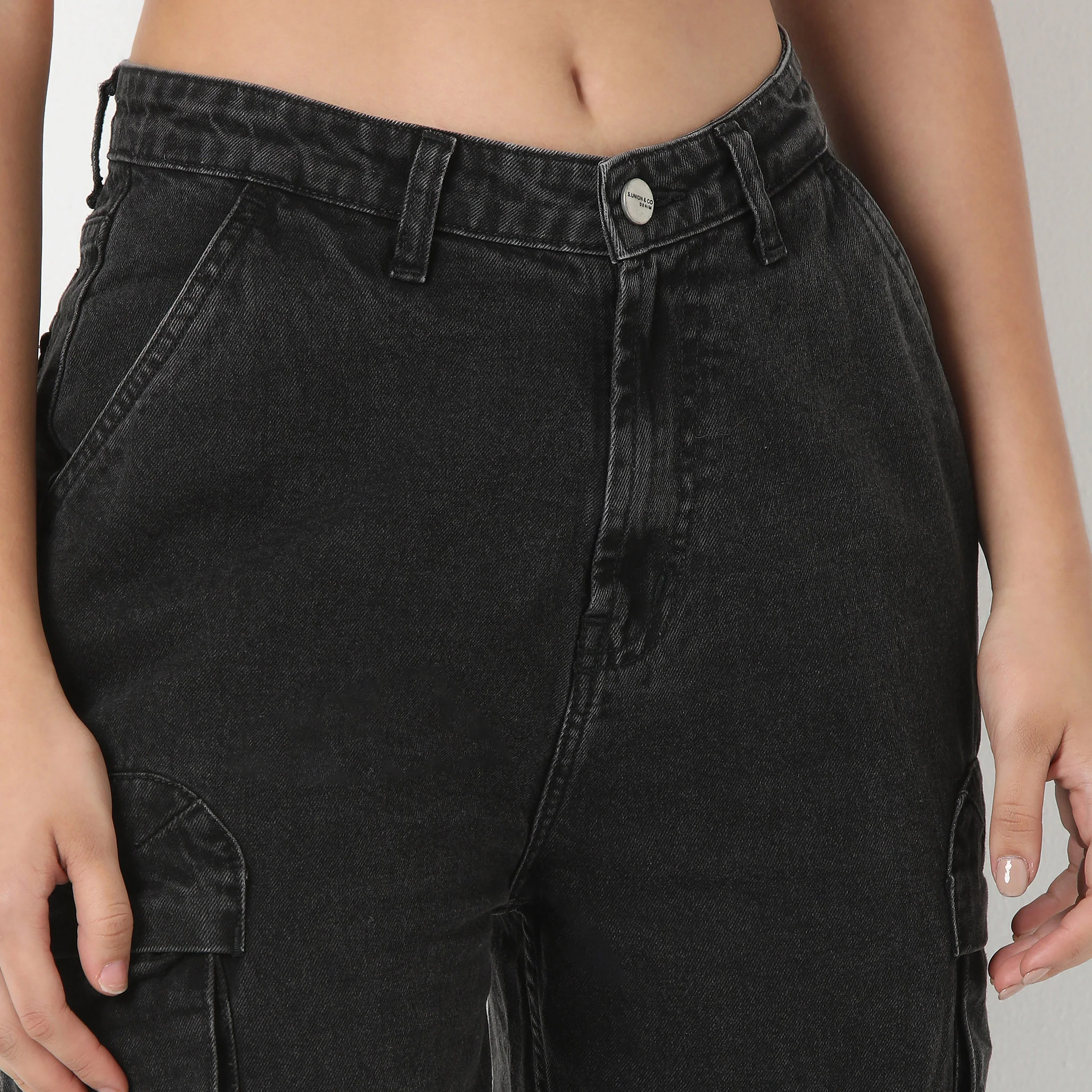Highwaist 8 Pockets Straight Fit Cargos - Image 4