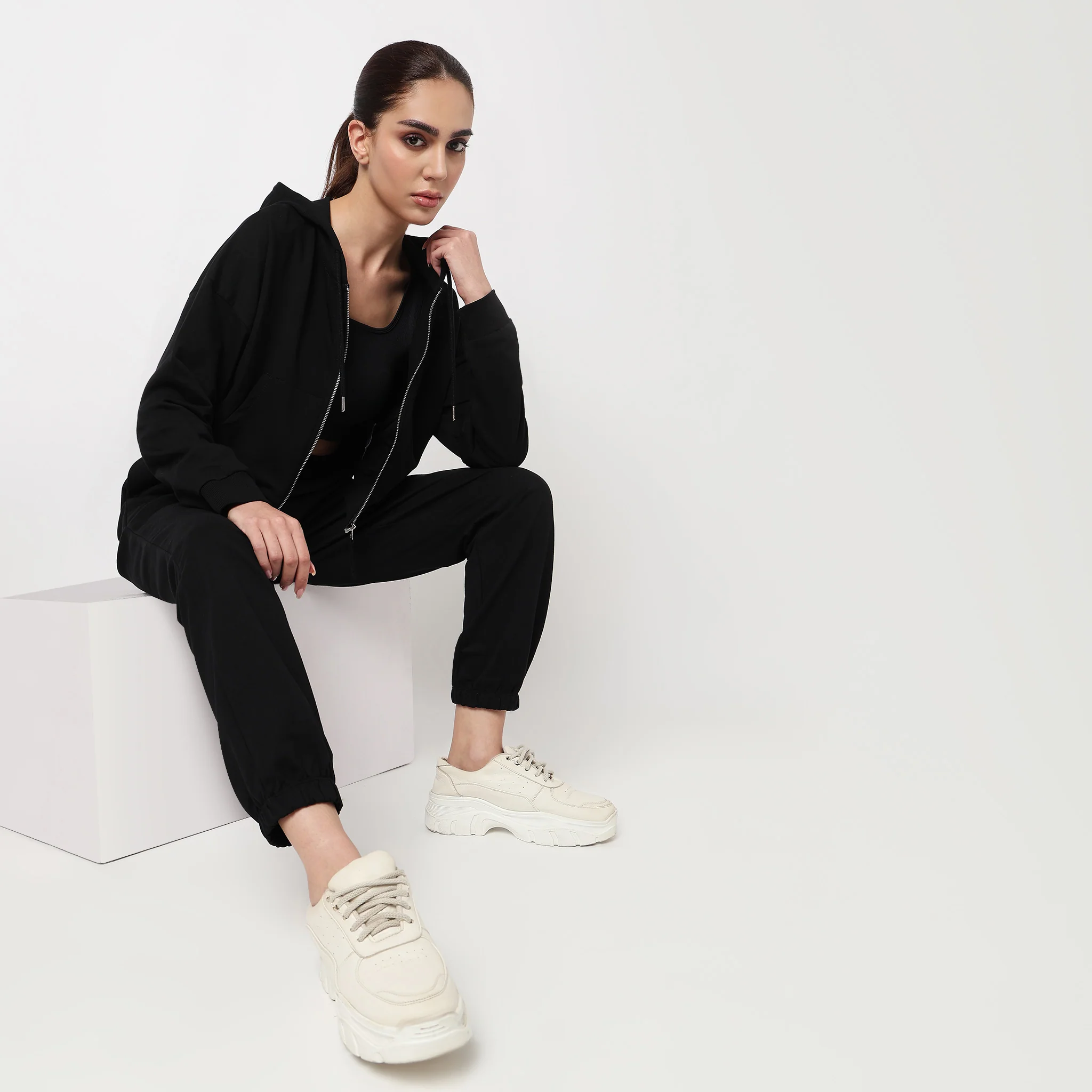 Hoodie Crop Sweatshirt With Kangaroo Pockets - Image 6