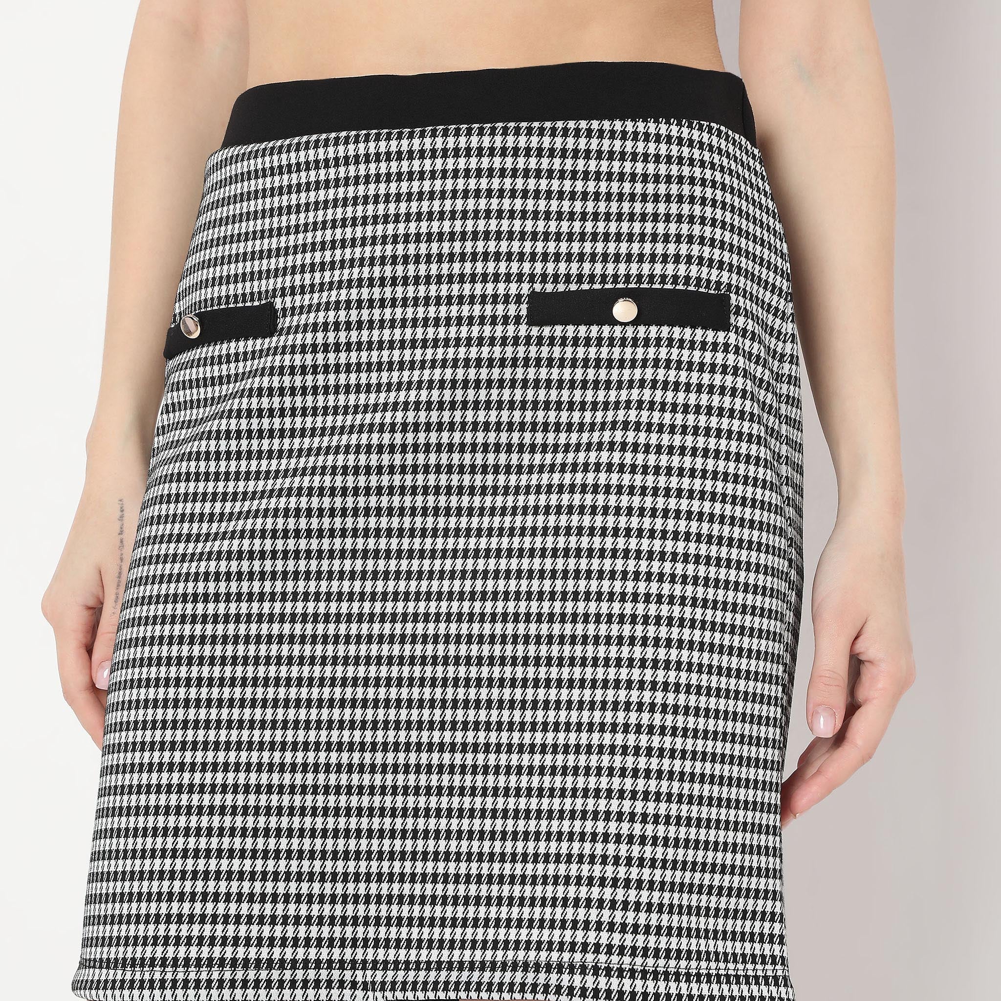 Houndstooth Checkered Above Knee Front Pockets With Button Mini Skirt - Image 4