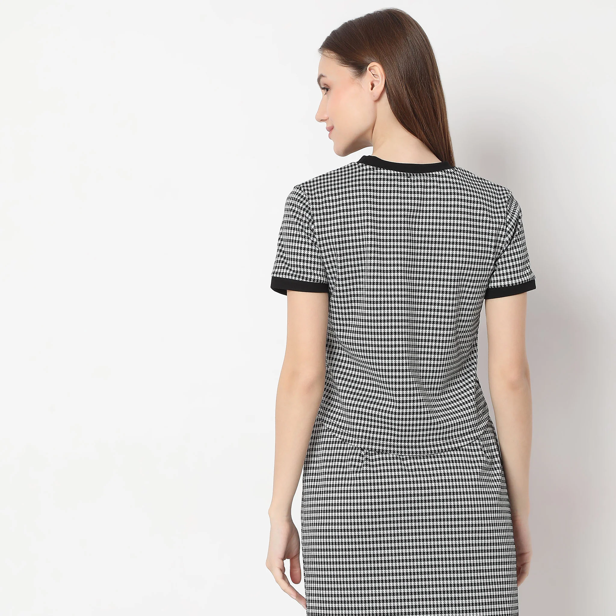 Houndstooth Checkered Front Pocket With Button Detailing Crop Top - Image 3