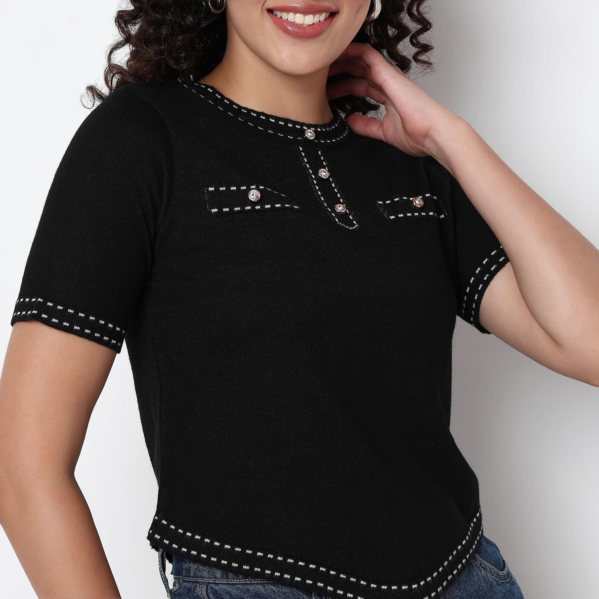 Solid Cropped T-Shirt - Image 4