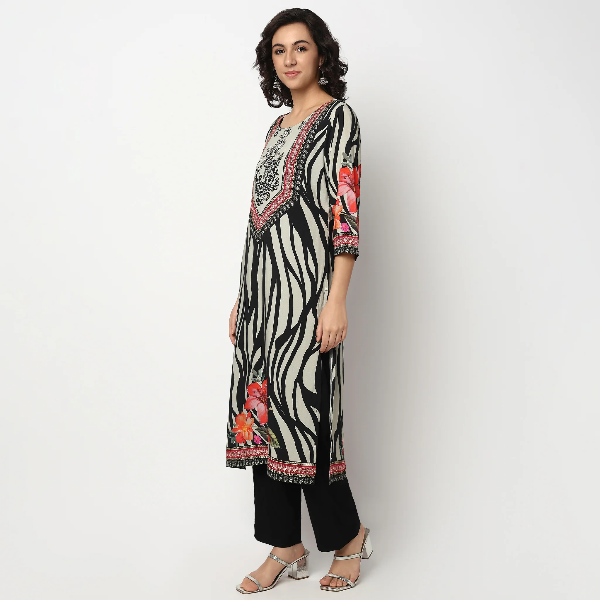 Printed Kurta and Pant Set with Dupatta - Image 7