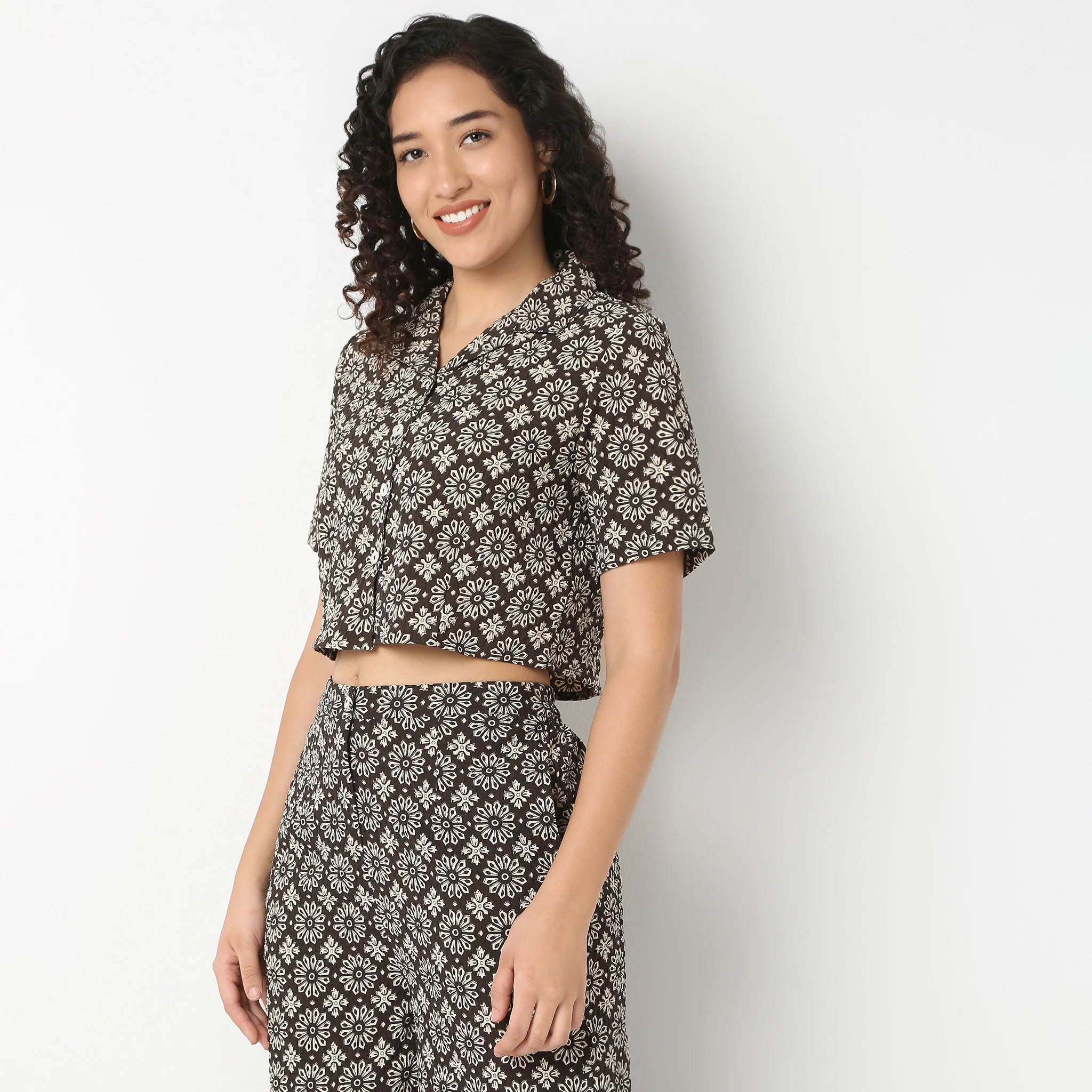 Lapel Collar Crop Shirt - Image 5