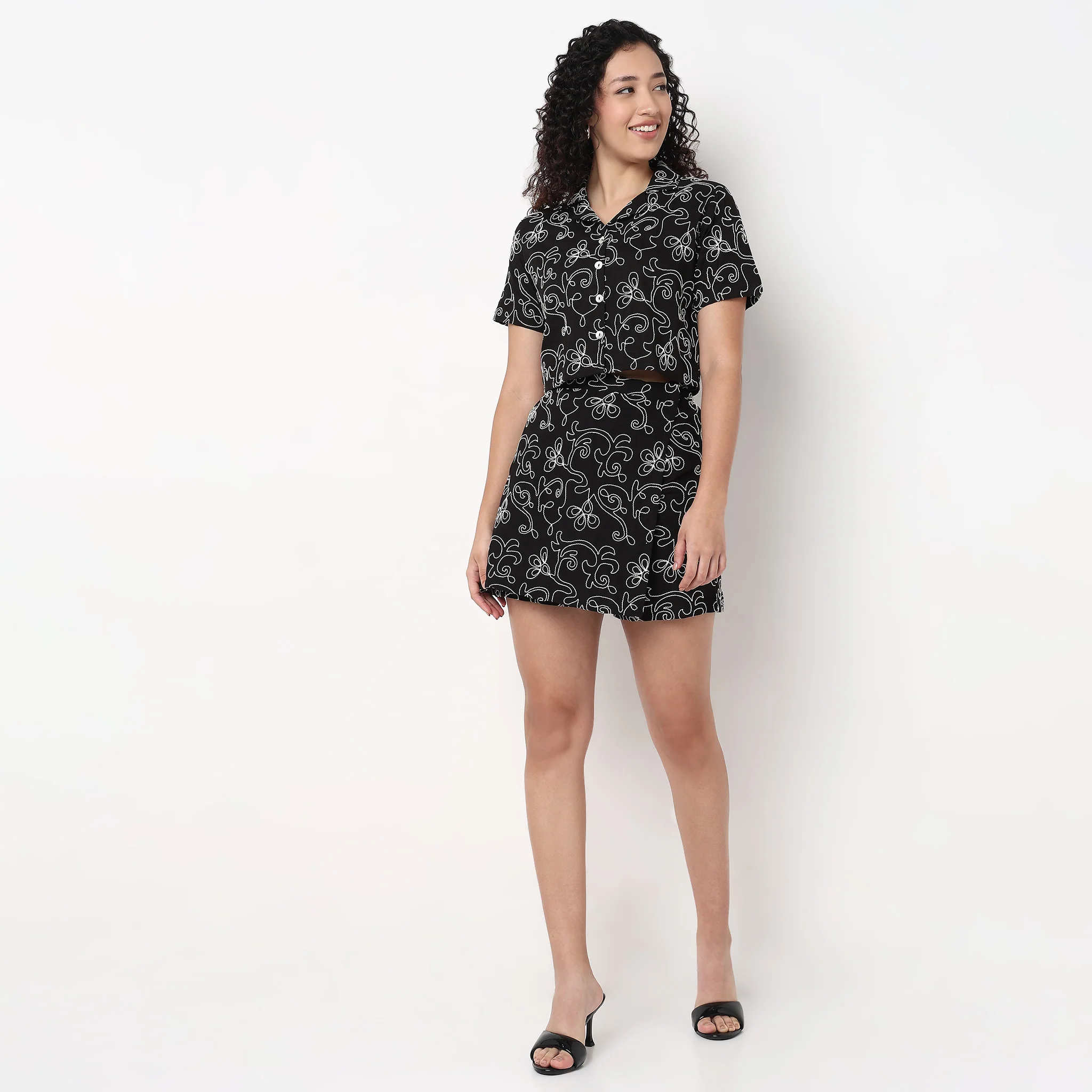 Embroidered Lapel Collar Crop Shirt - Image 2