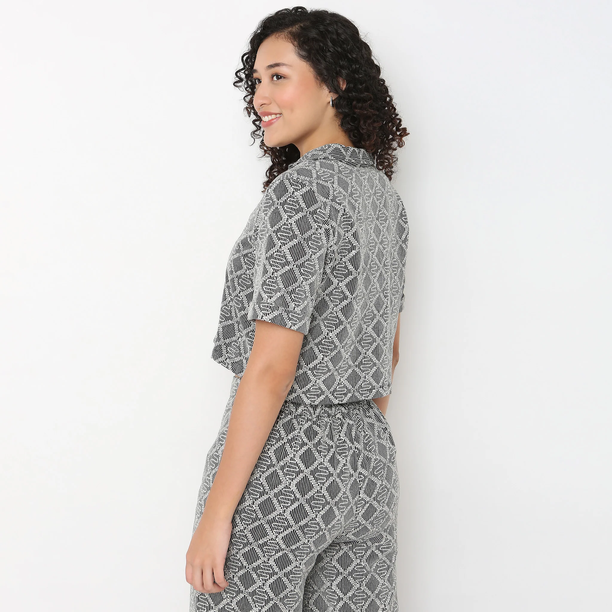 Cropped Lace Lapell Collar Shirt - Image 3