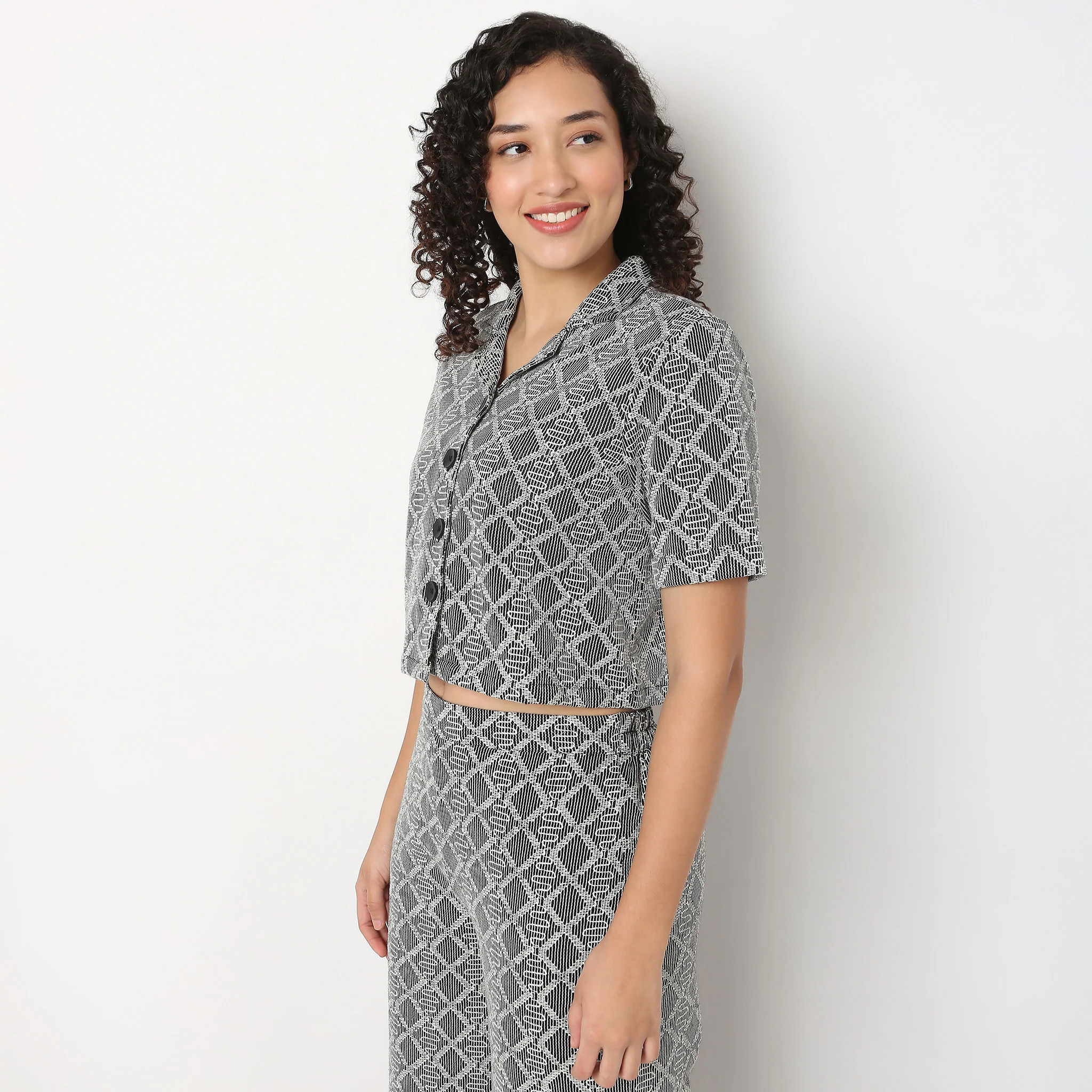 Cropped Lace Lapell Collar Shirt - Image 5