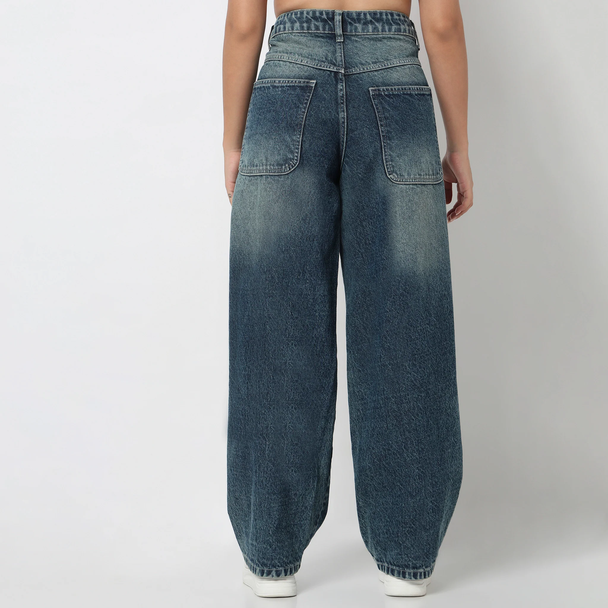 Low Waist Barrel Fit Jeans - Image 3