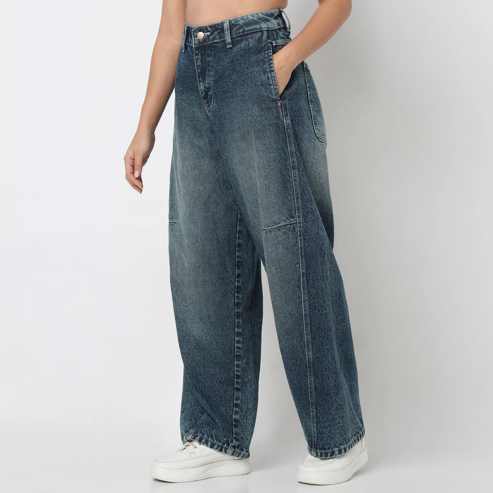 Low Waist Barrel Fit Jeans - Image 5