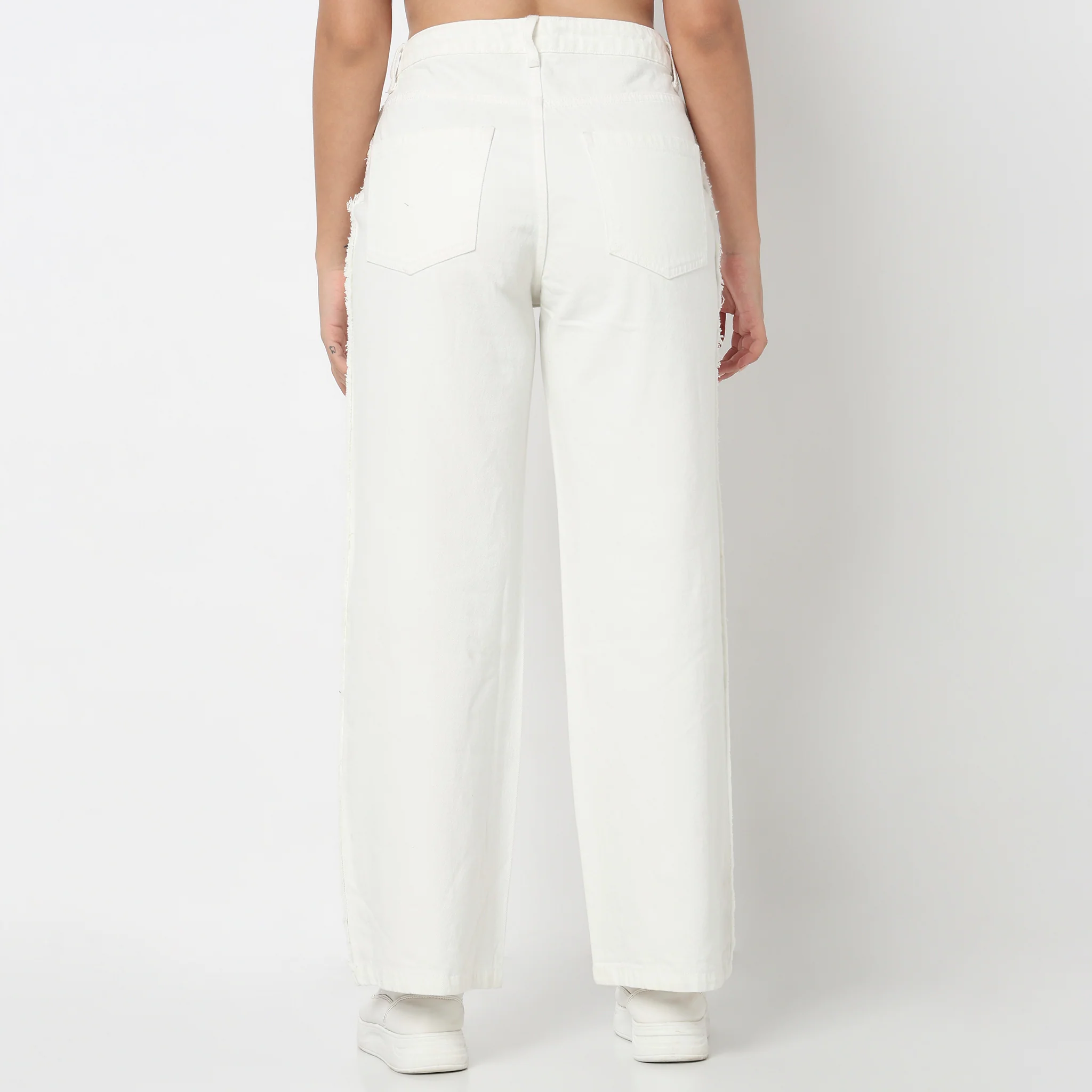 Low Waist Straight Fit Baisc Denim With Tinted Look - Image 3