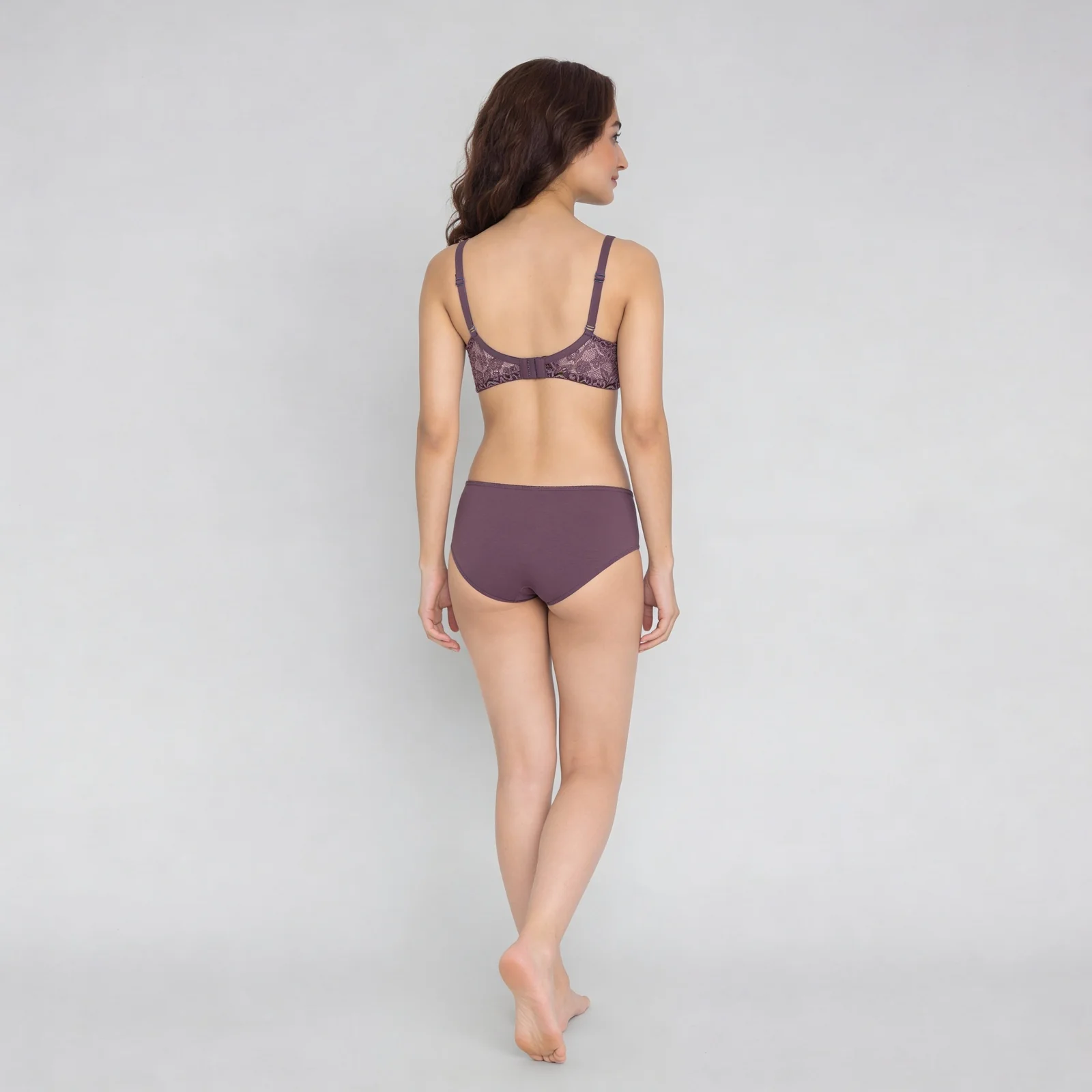 Full Coverage T Shirt Bra With Lace - Image 2