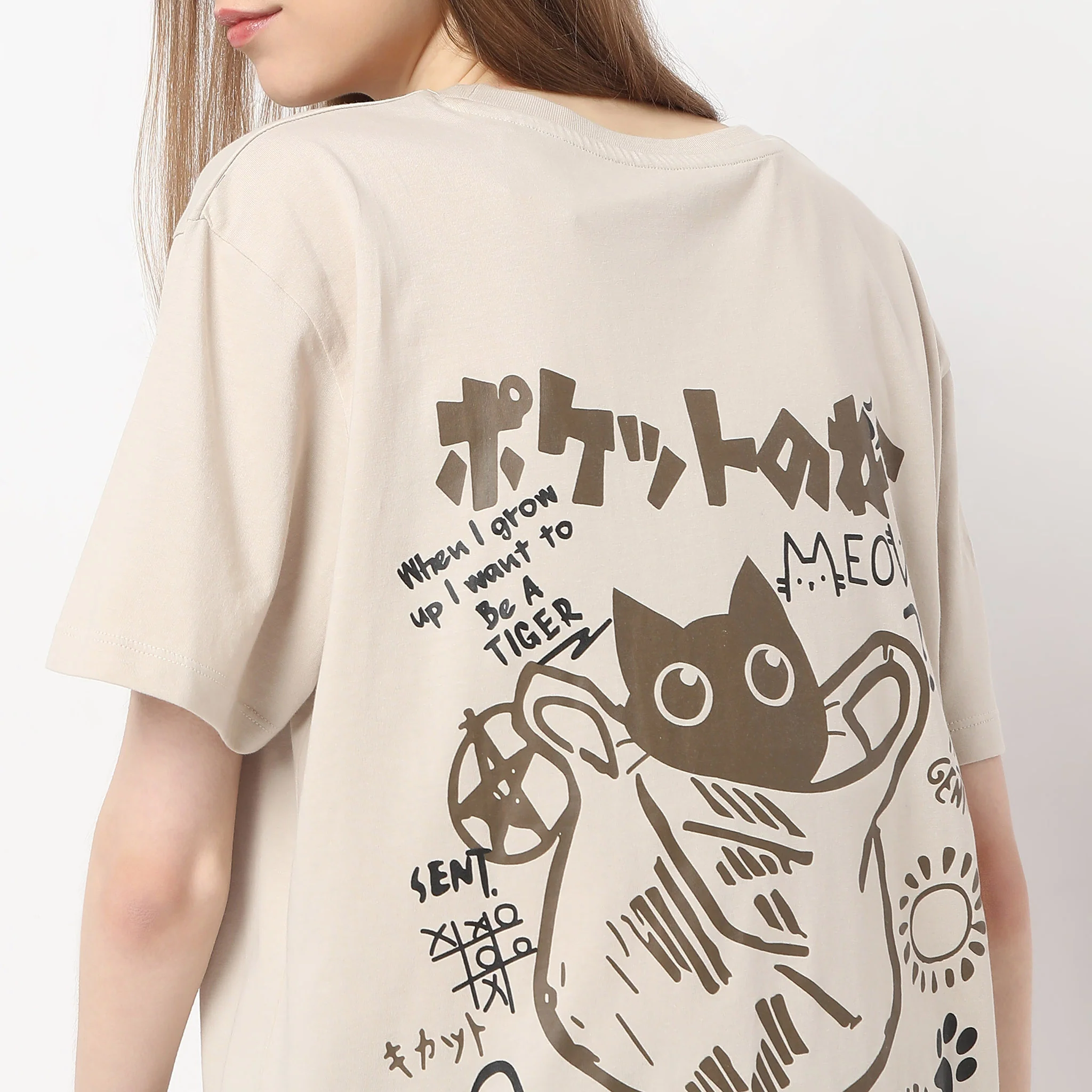 Betty Oversized Front Graphic T-Shirt - Image 5