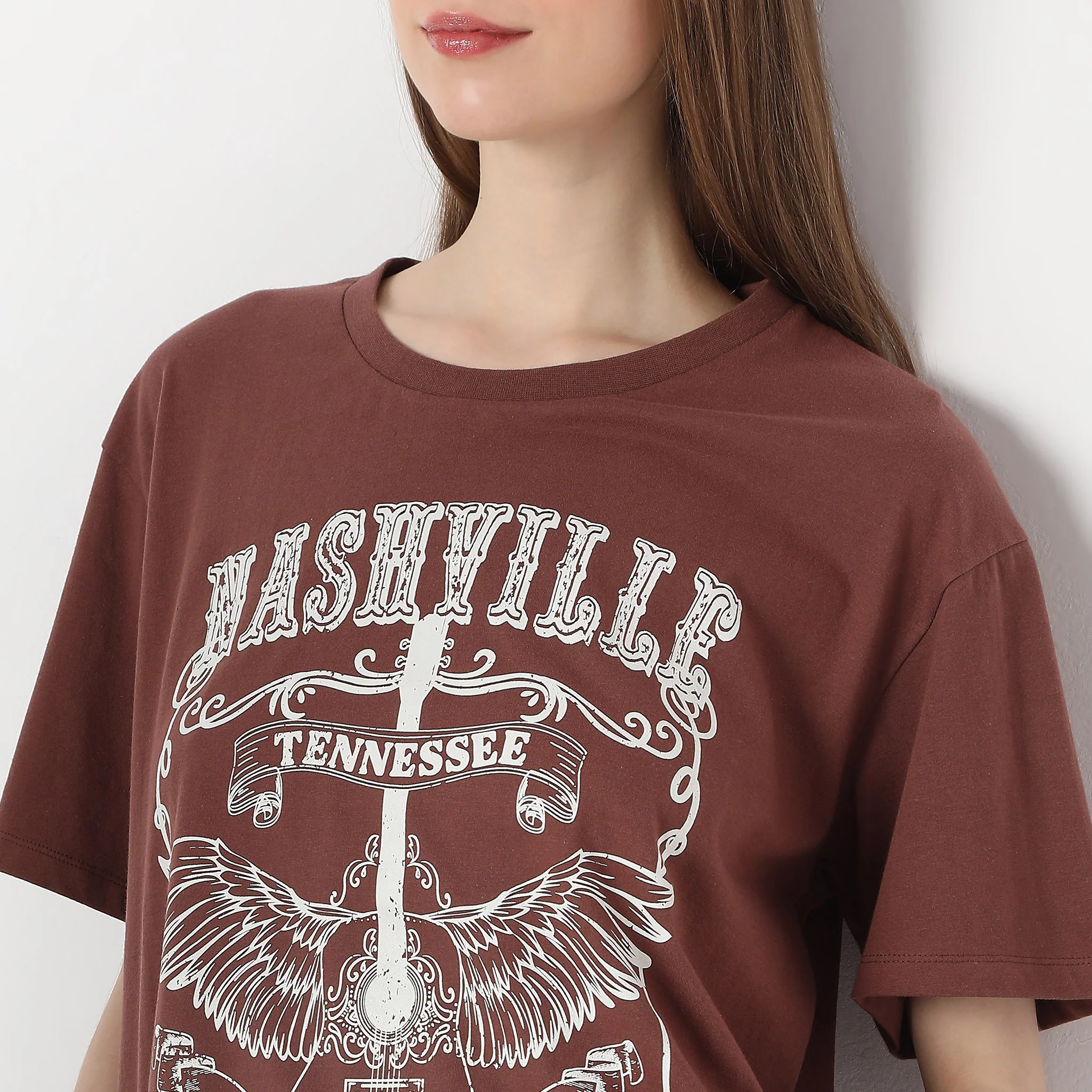 Oversize Printed "Nashville Music City" Bold Typography And Artistic Detailing T-Shirt - Image 5