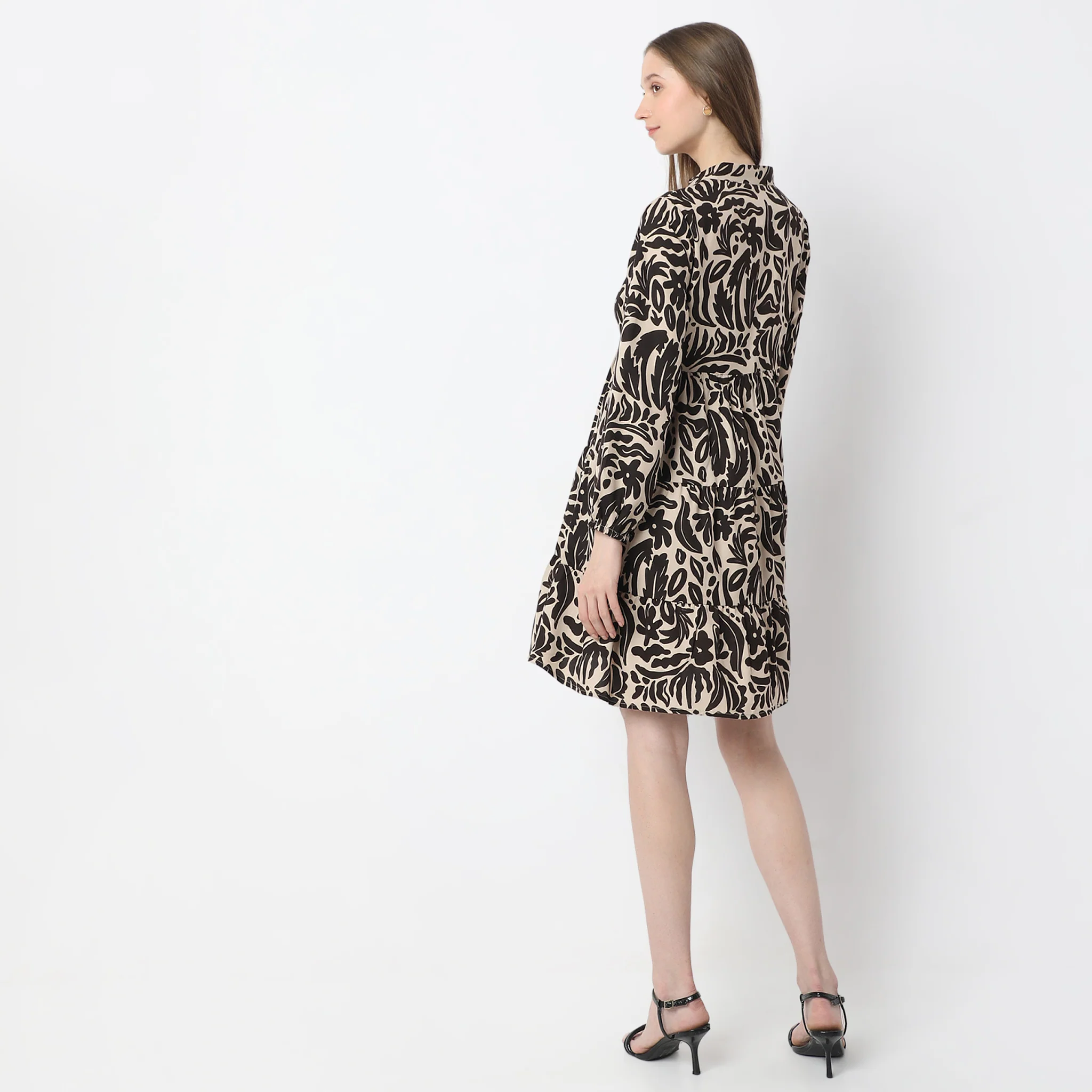 Printed Above Knee-Length Collared Scarlet Tiered Dress - Image 3