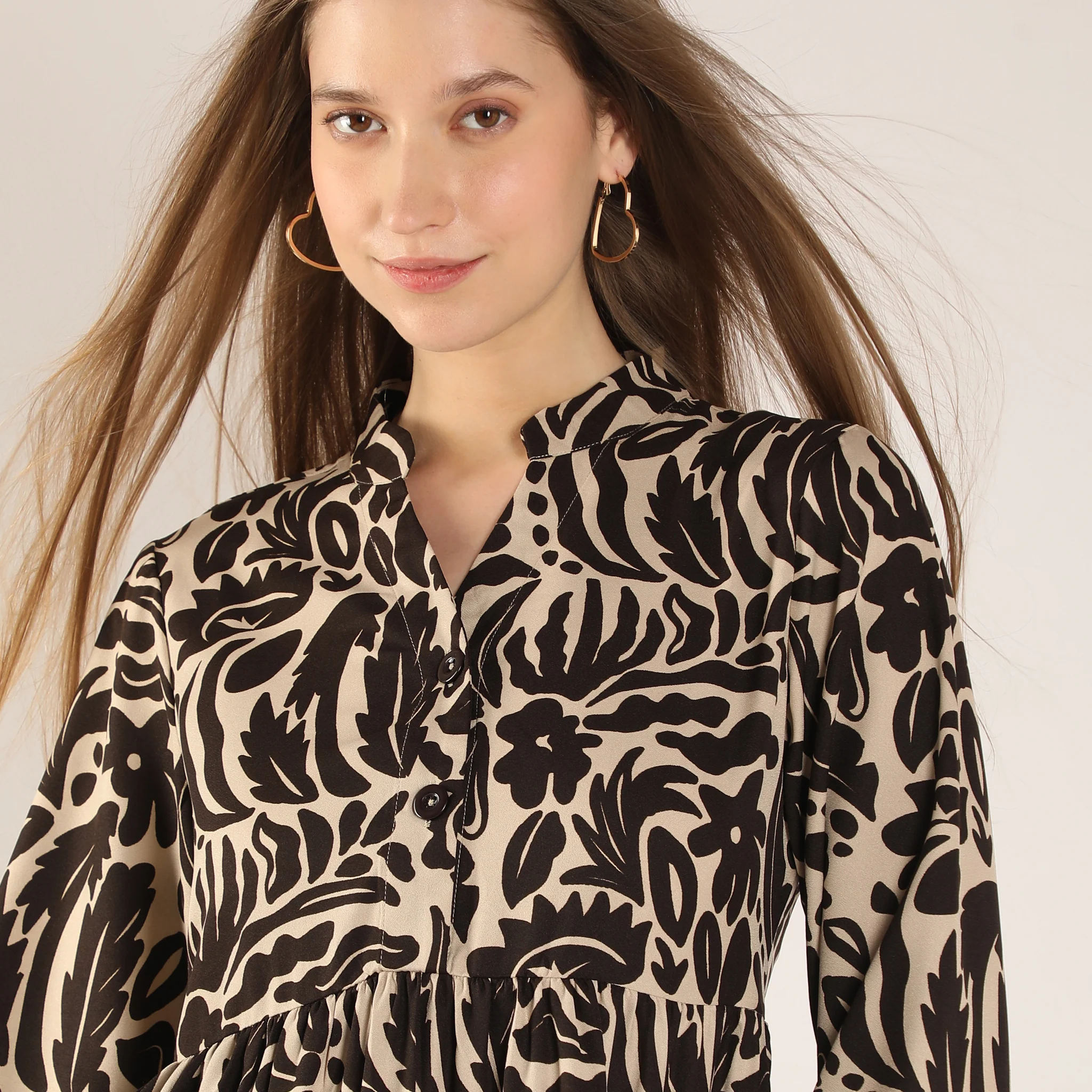 Printed Above Knee-Length Collared Scarlet Tiered Dress - Image 4