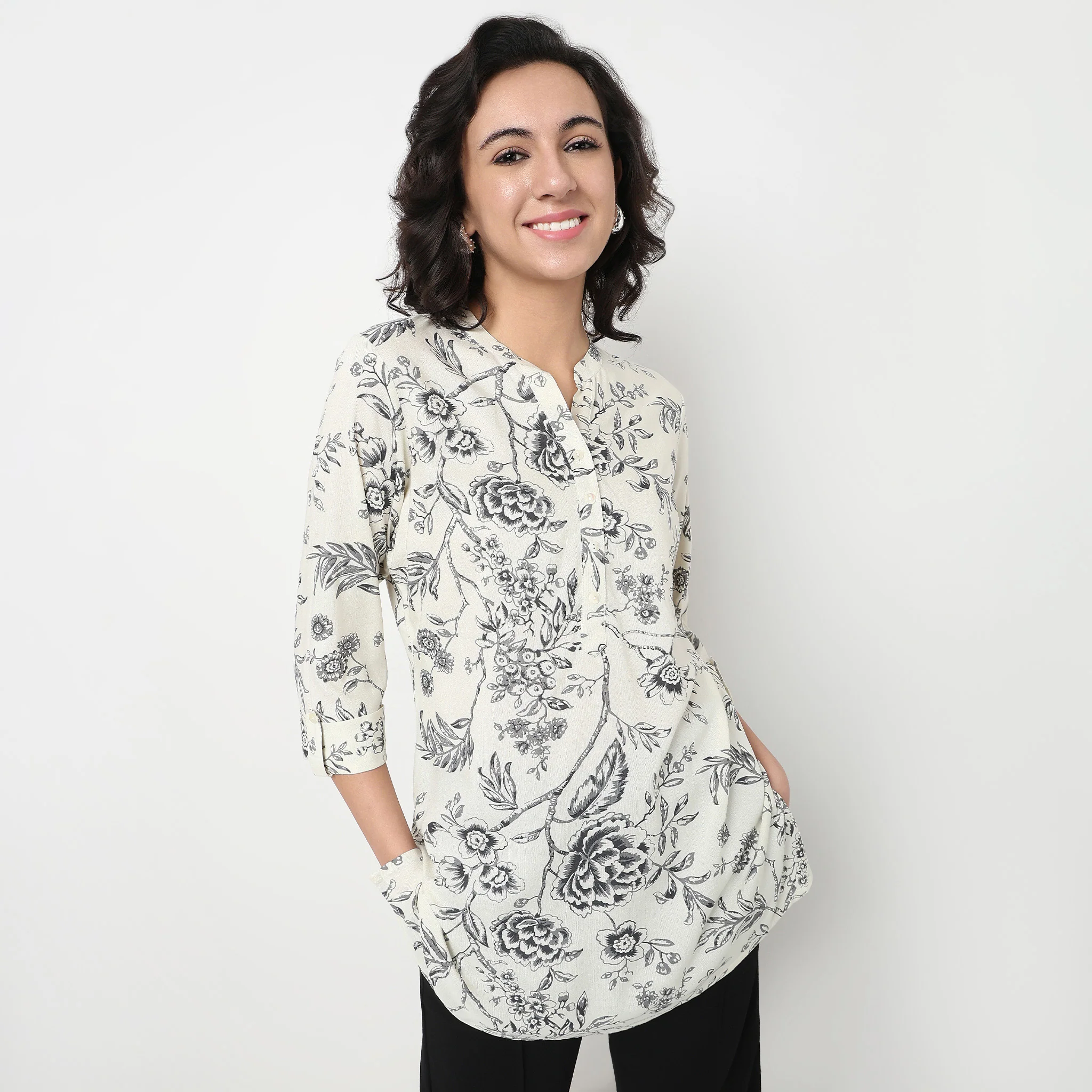 Printed Band Collar Half Placket Short Kurta - Image 4