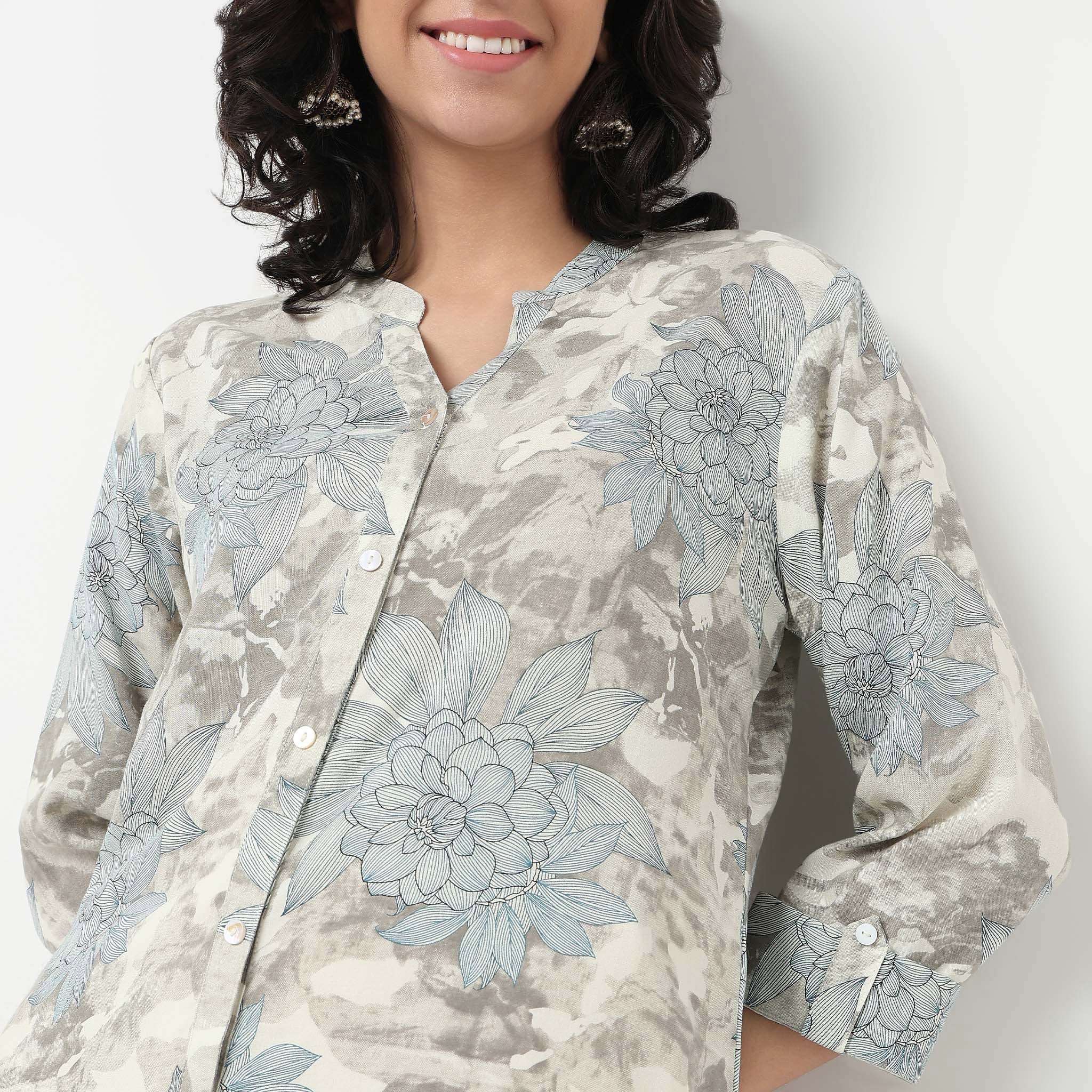 Printed Band Neck Full Placket Long Kurta - Image 4