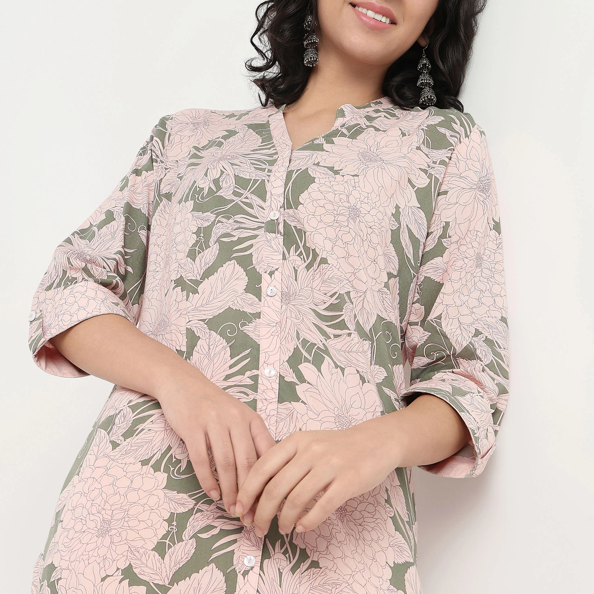 Printed Band Neck Full Placket Long Kurta - Image 4