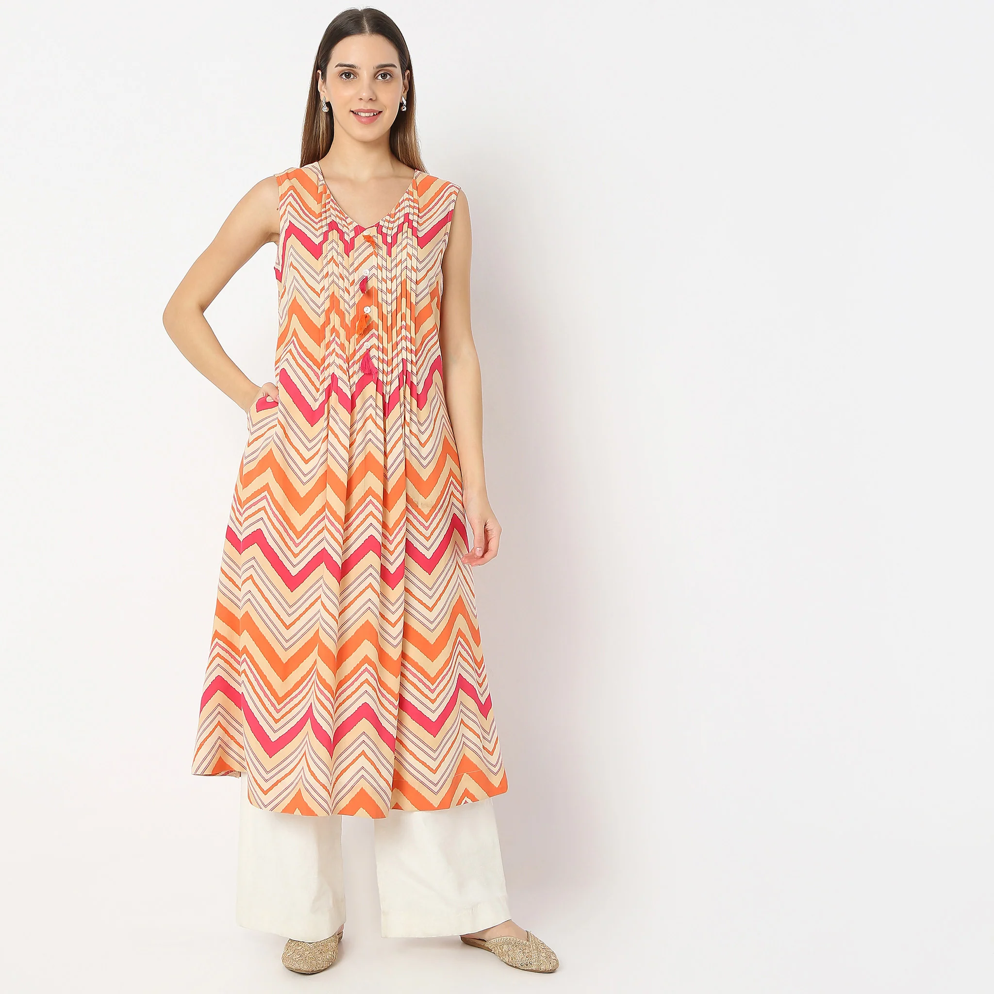 Printed Below Knee V-Neck Sleeveless Flared Kurta - Image 2