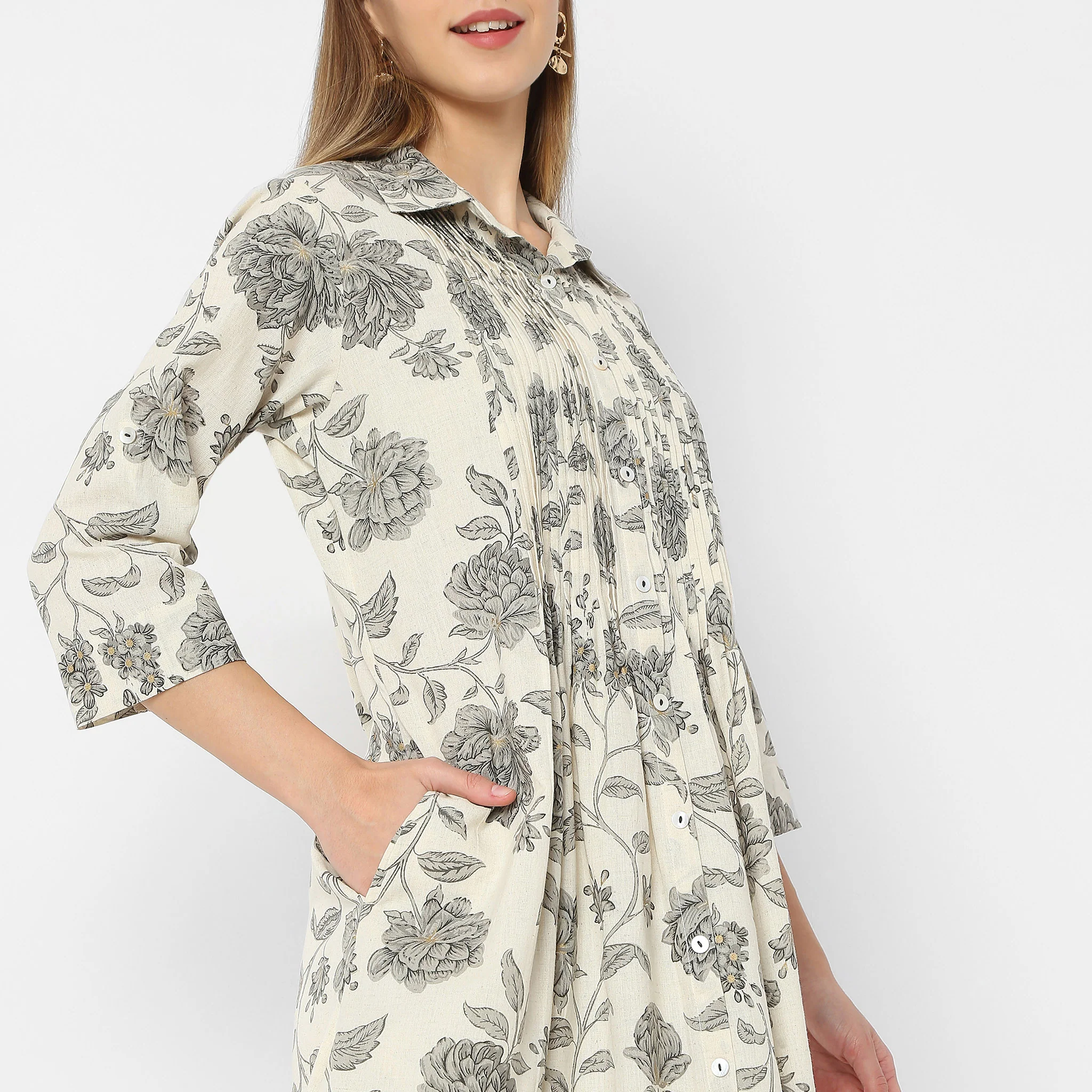 Printed Below Knee Shirt Collar Delicate Threads Kalidar Flared Kurta - Image 4
