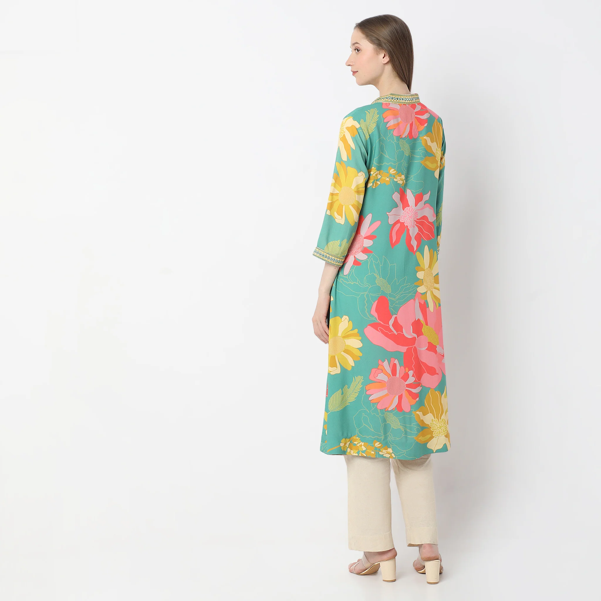 Printed Below Knee V-Neck Flared Kurta - Image 3