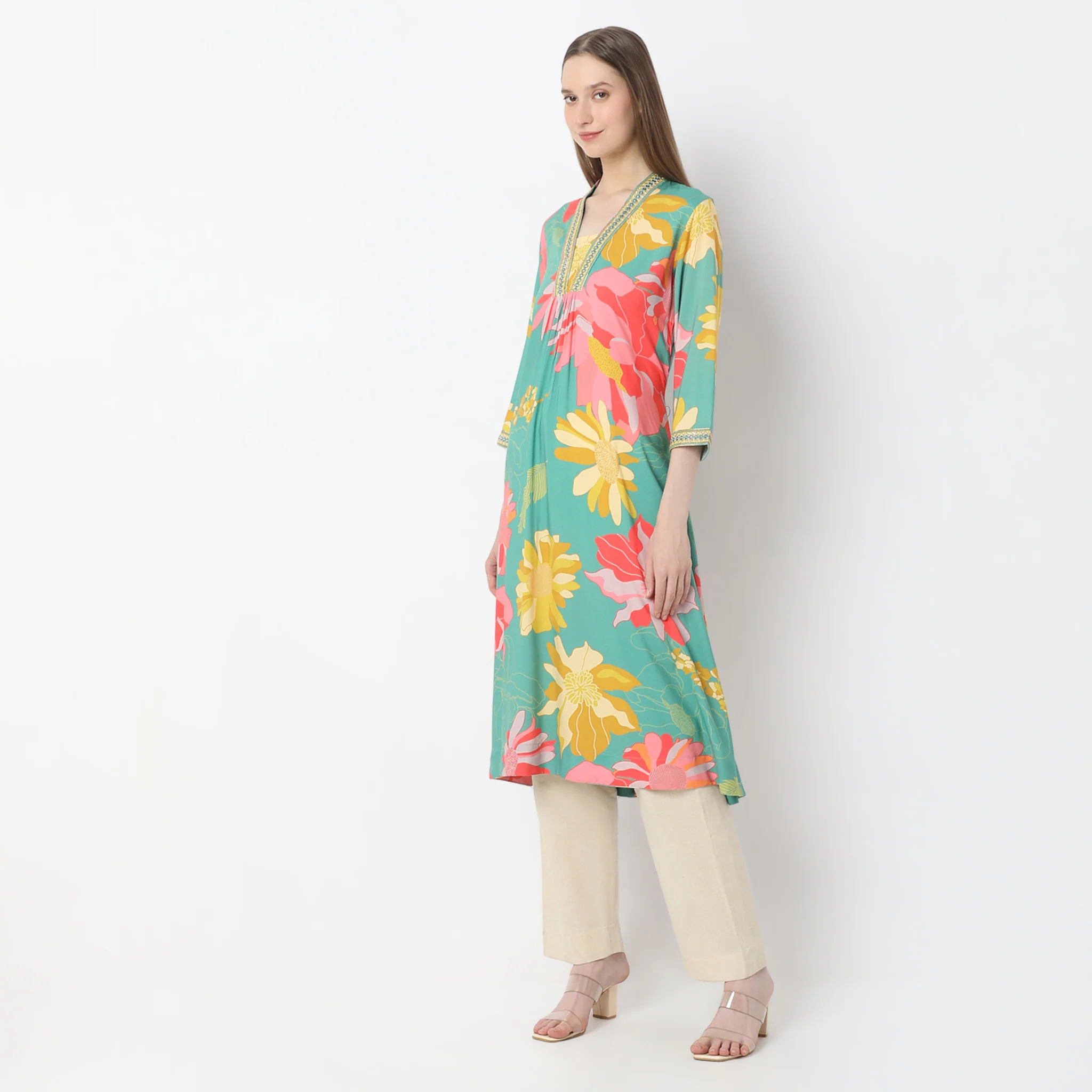Printed Below Knee V-Neck Flared Kurta - Image 5