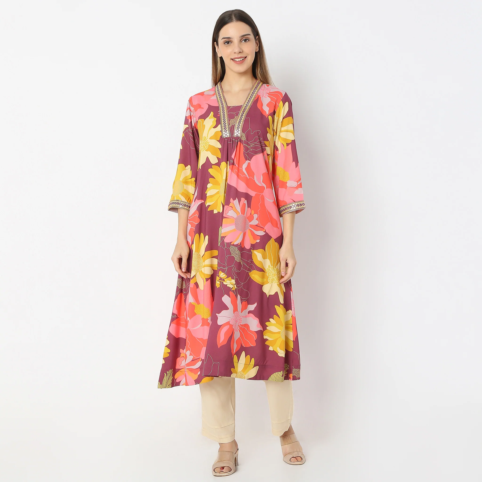 Printed Below Knee V-Neck Flared Kurta - Image 7
