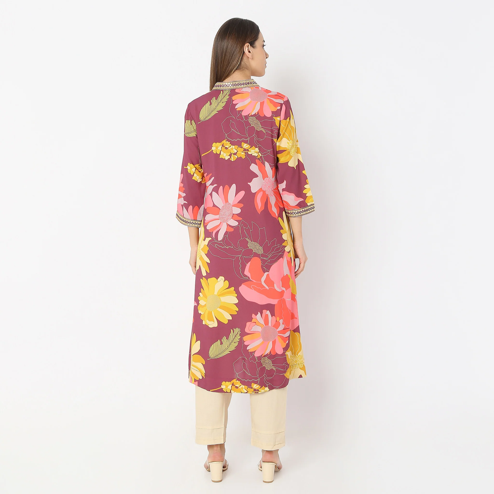 Printed Below Knee V-Neck Flared Kurta - Image 8