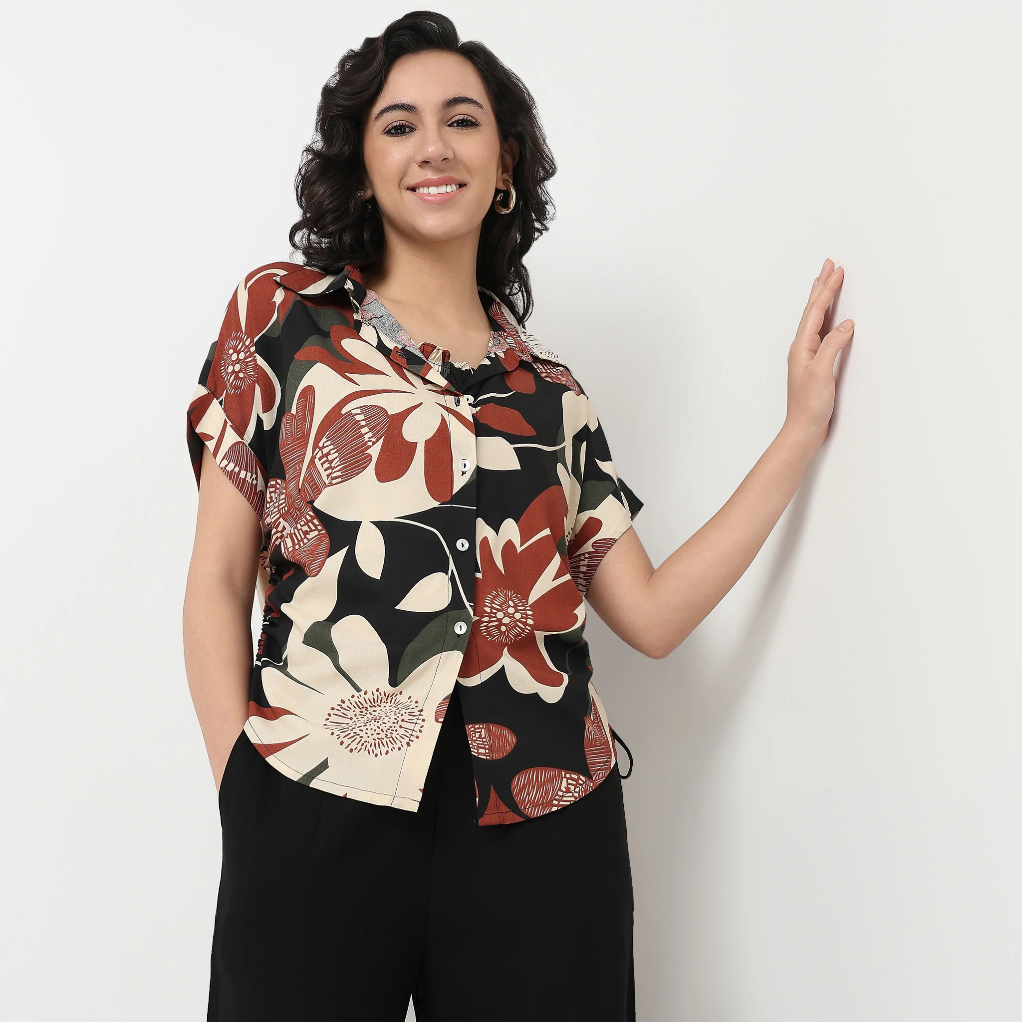 Printed Boxy Fit Shirt Collar Shrug With Smocked Croptop And Pants Set - Image 2