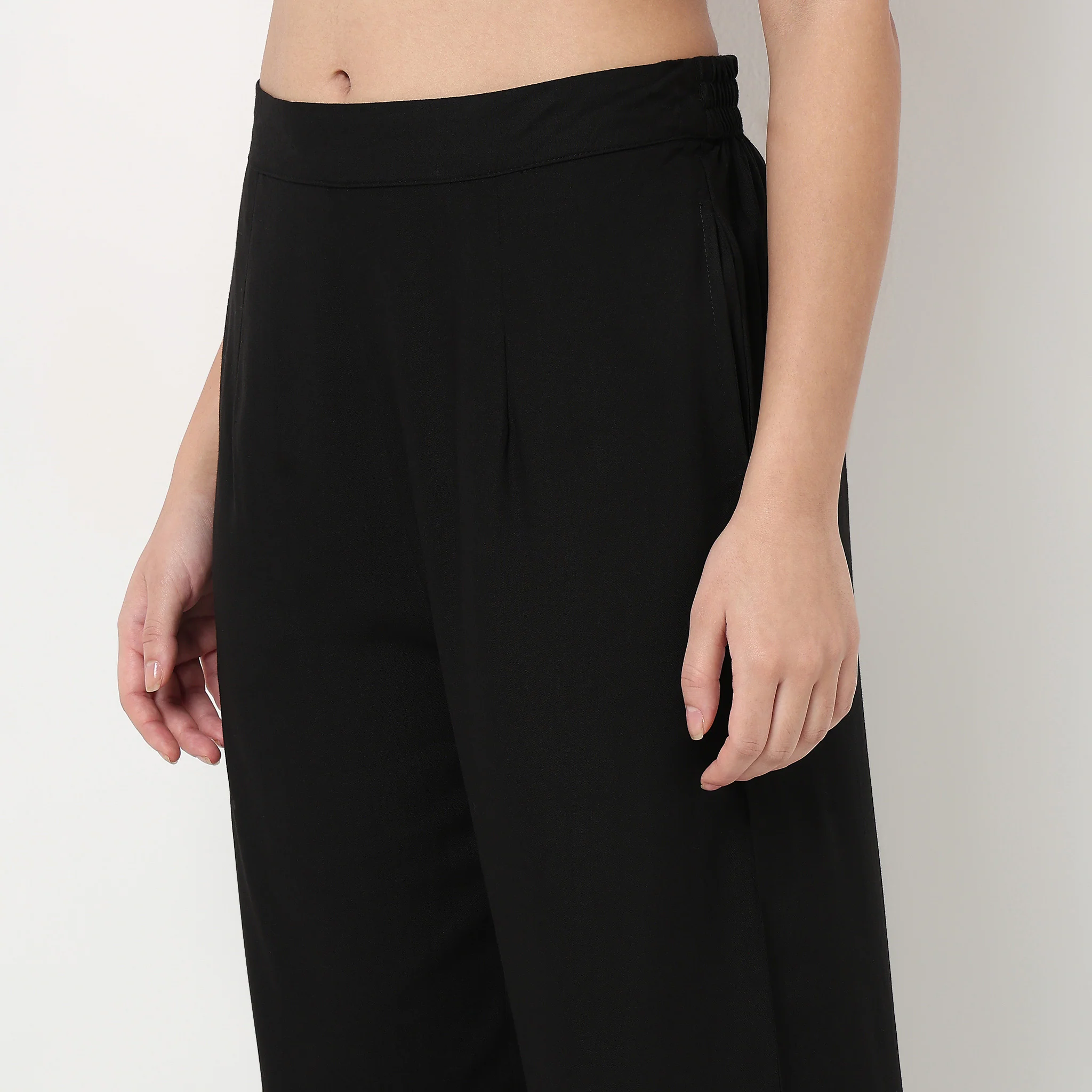 Printed Boxy Fit Shirt Collar Shrug With Smocked Croptop And Pants Set - Image 7