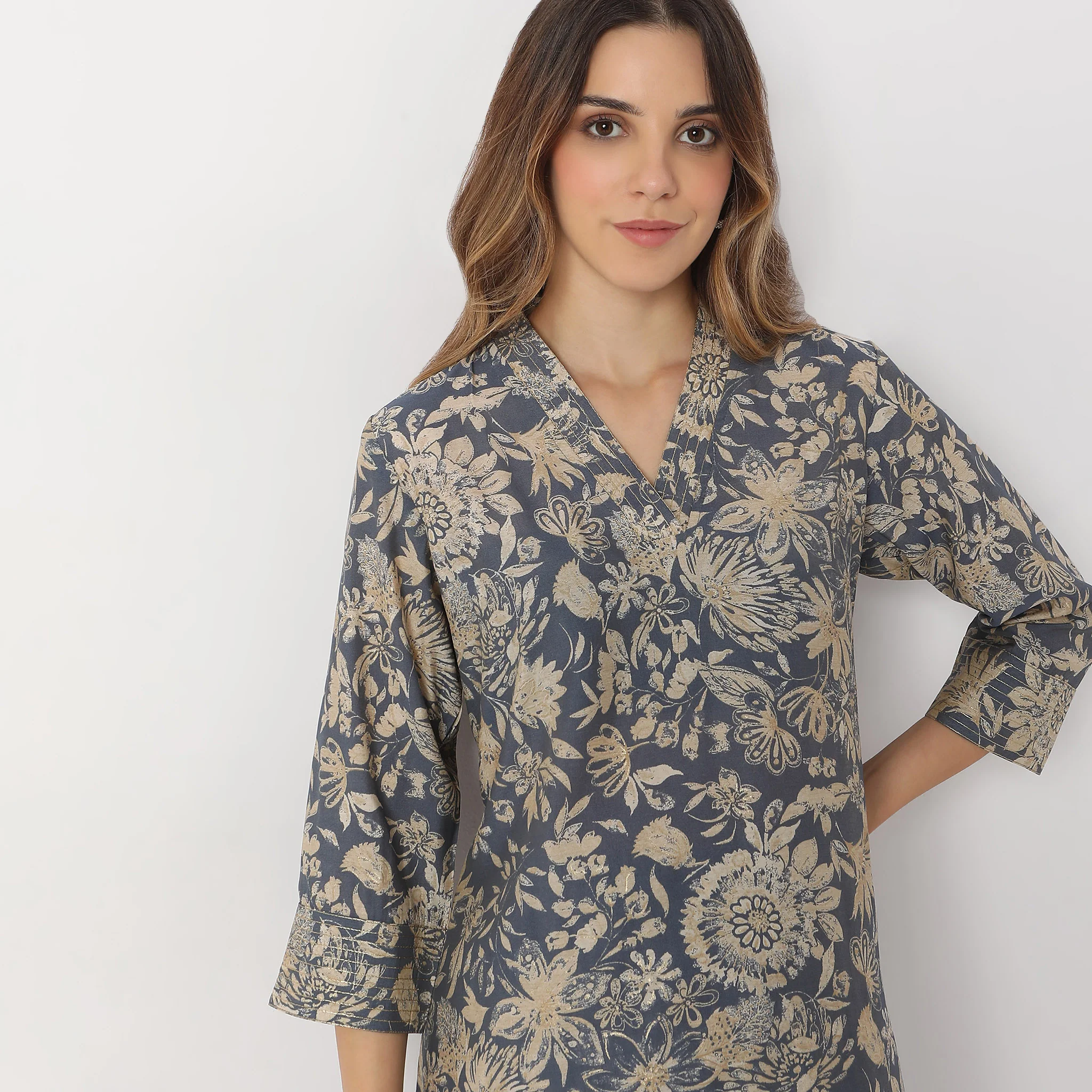 Printed Calf Length V Neck Straight Kurta With Pant Set - Image 4