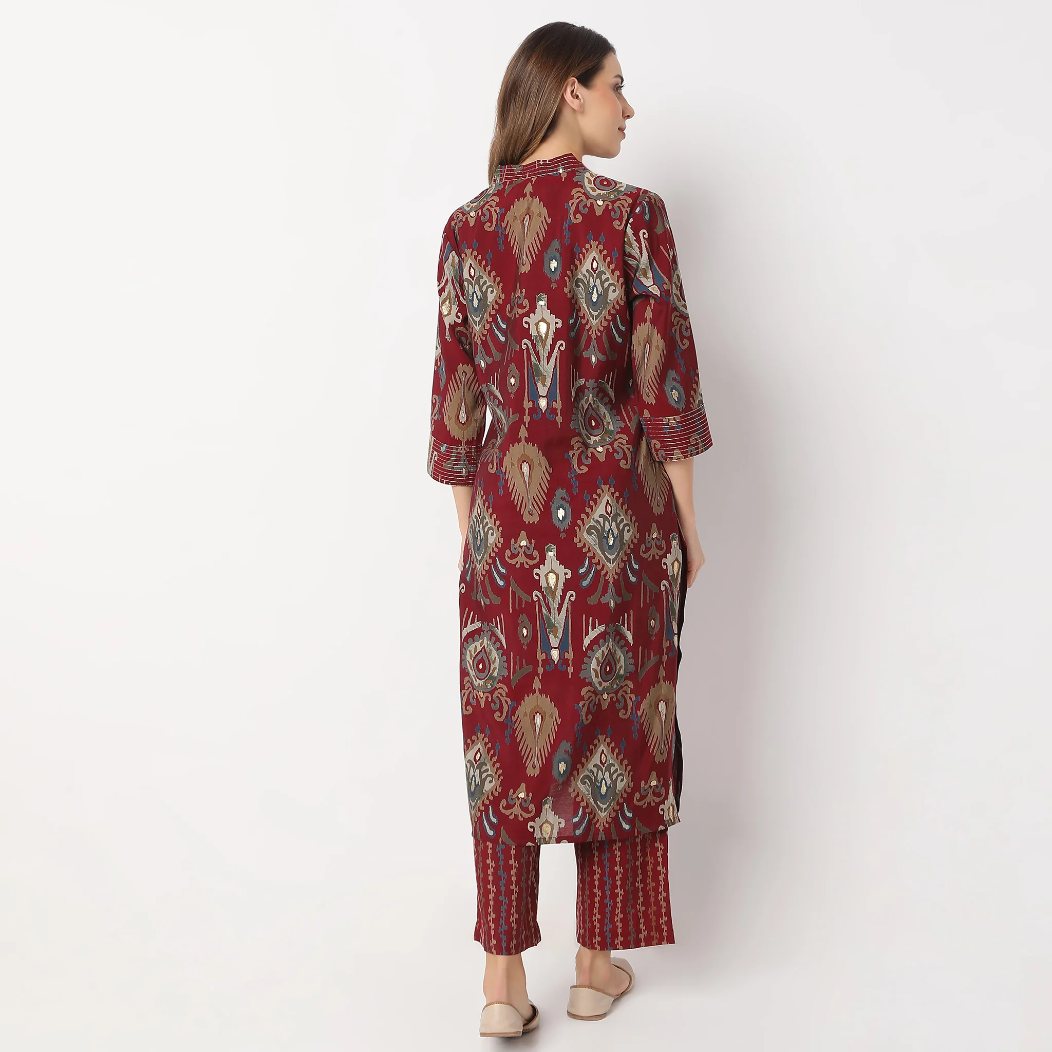 Printed Calf Length V Neck Straight Kurta With Pant Set - Image 3