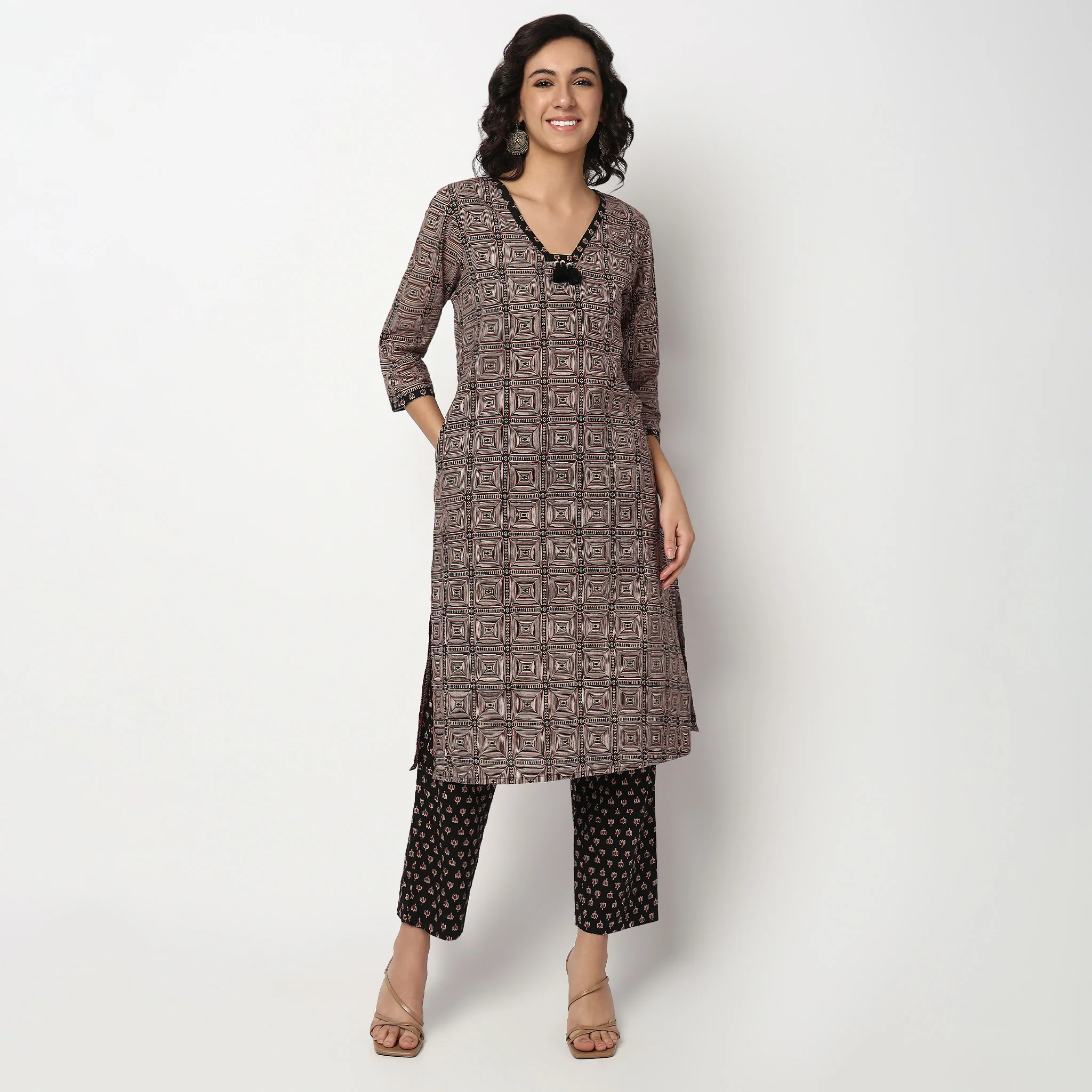 Printed Cotton V Neck Kurta Set - Image 2
