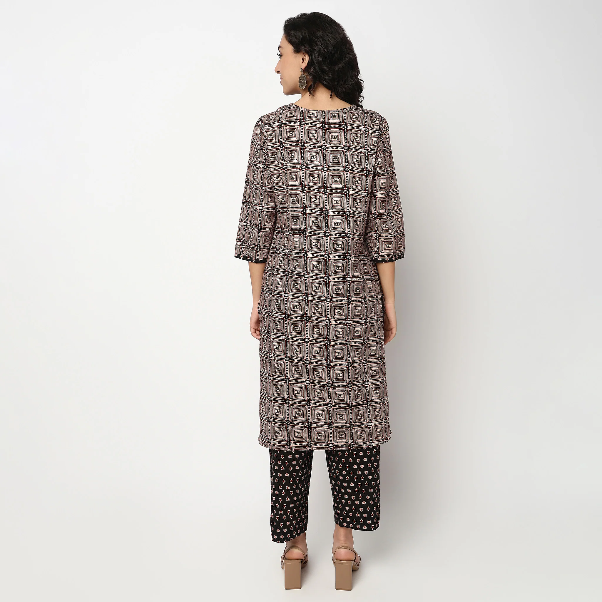 Printed Cotton V Neck Kurta Set - Image 3
