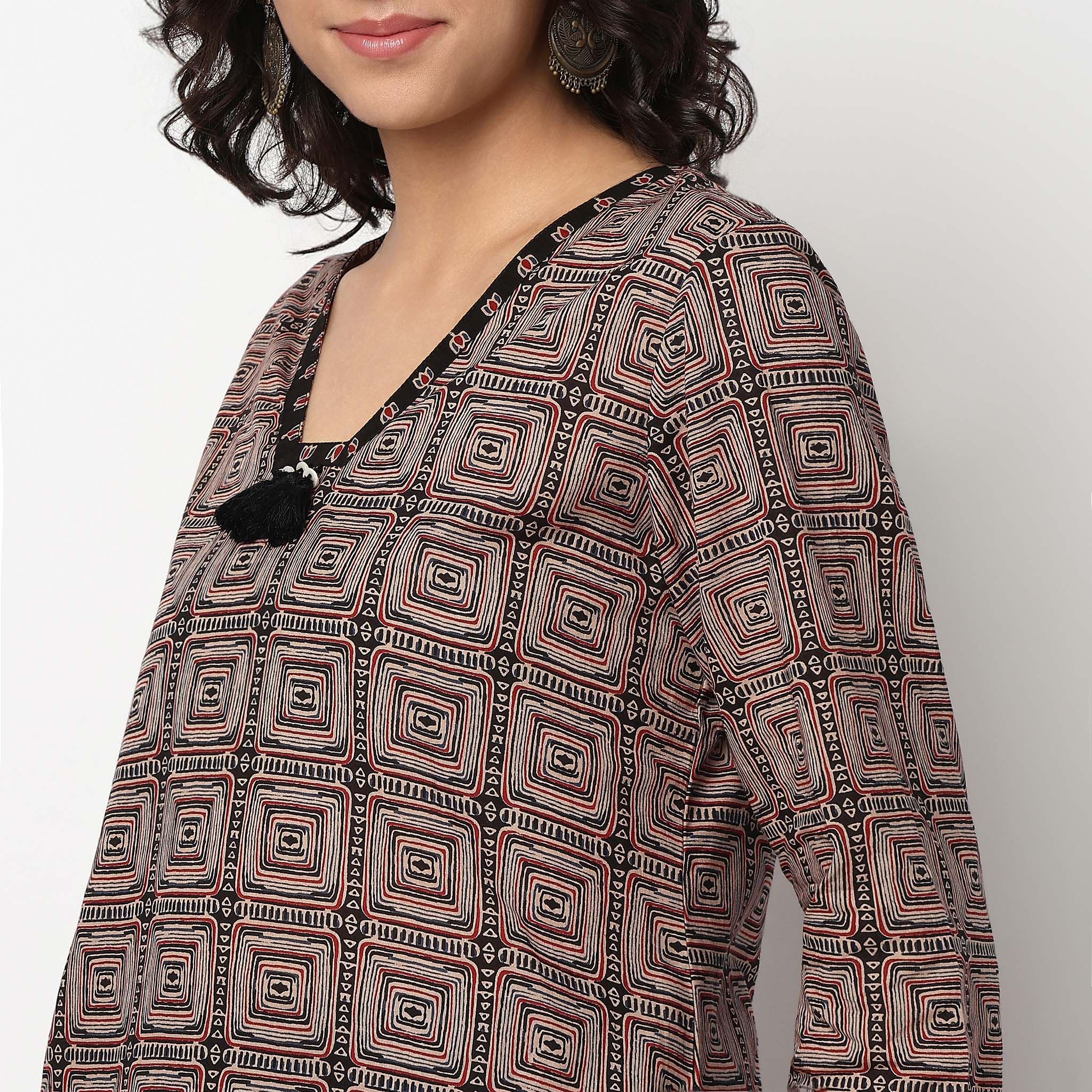 Printed Cotton V Neck Kurta Set - Image 4