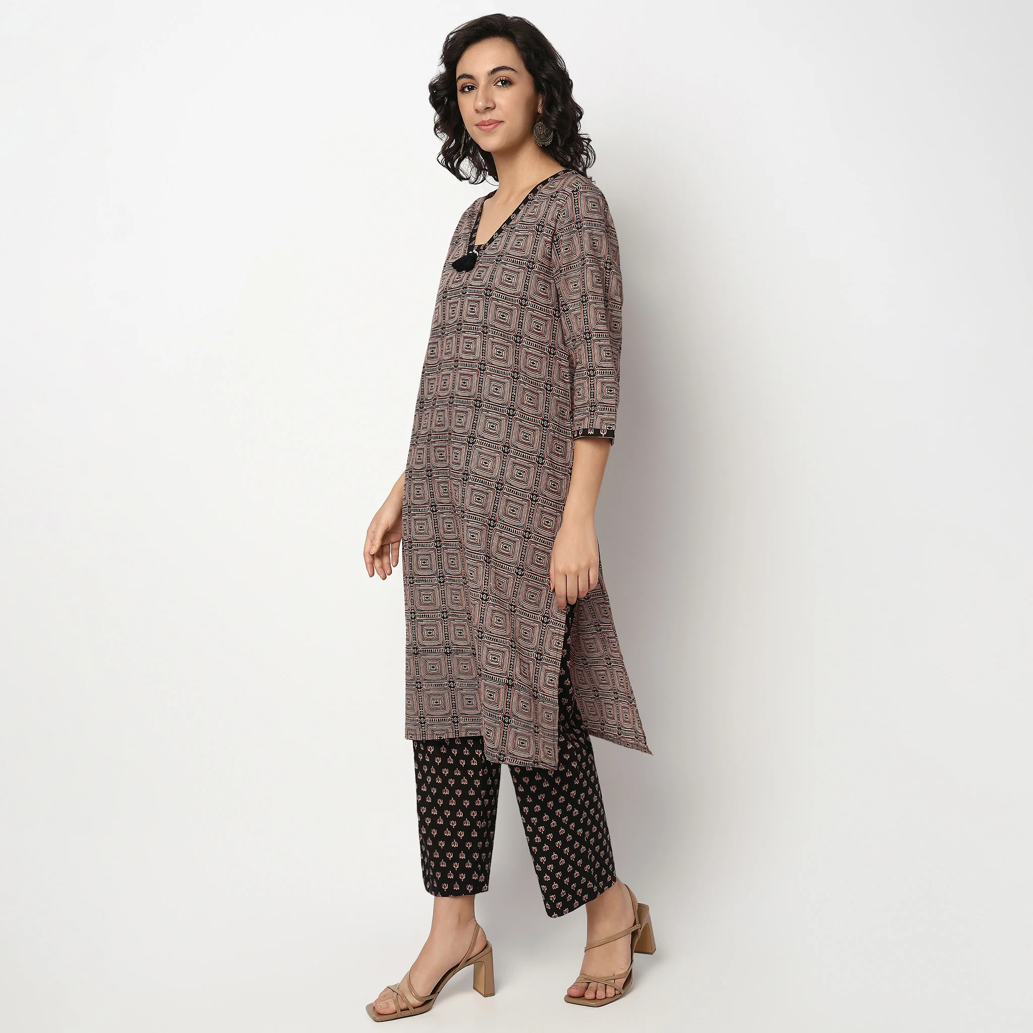 Printed Cotton V Neck Kurta Set - Image 5