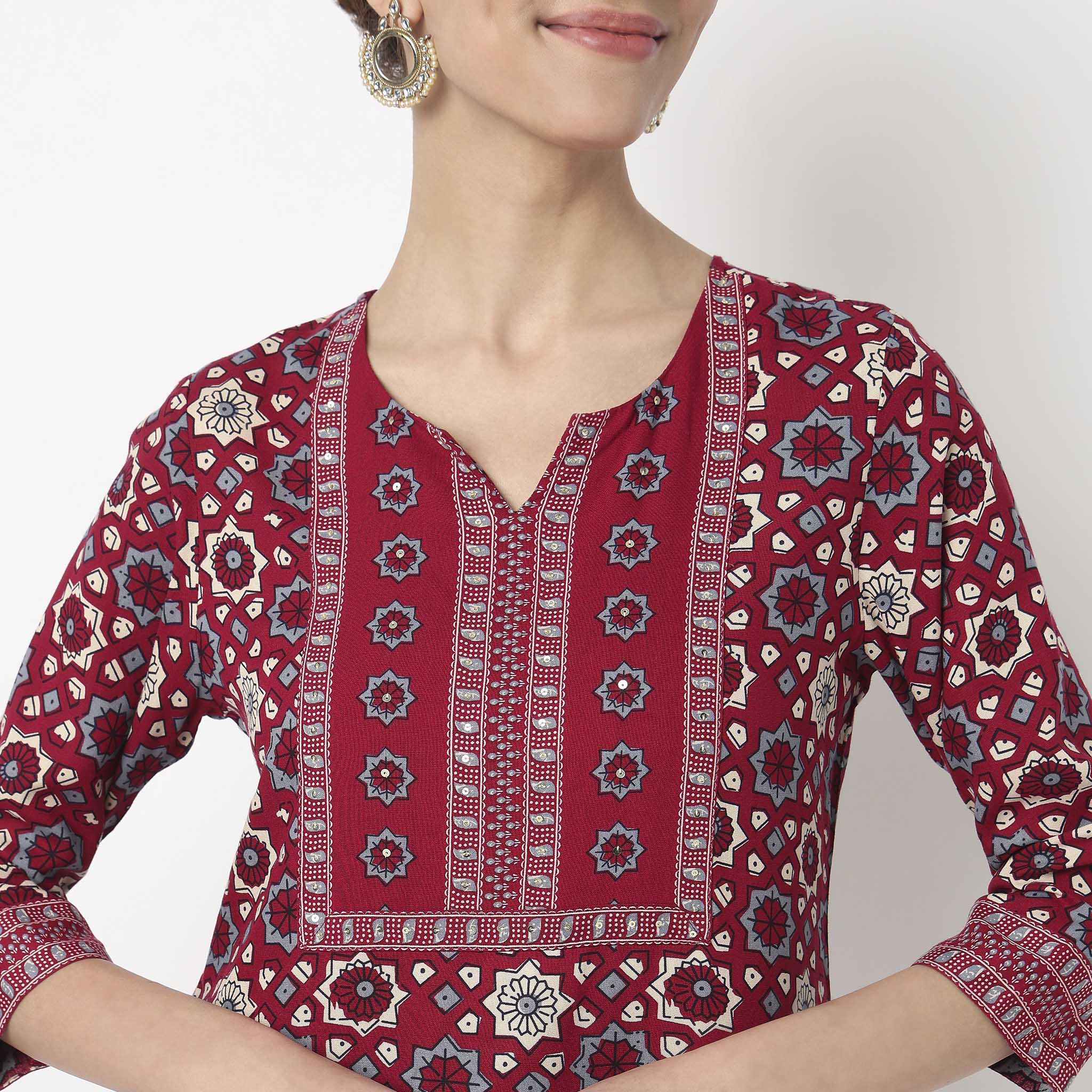 Printed Crew Neck Straight Kurta with Pant Set - Image 4
