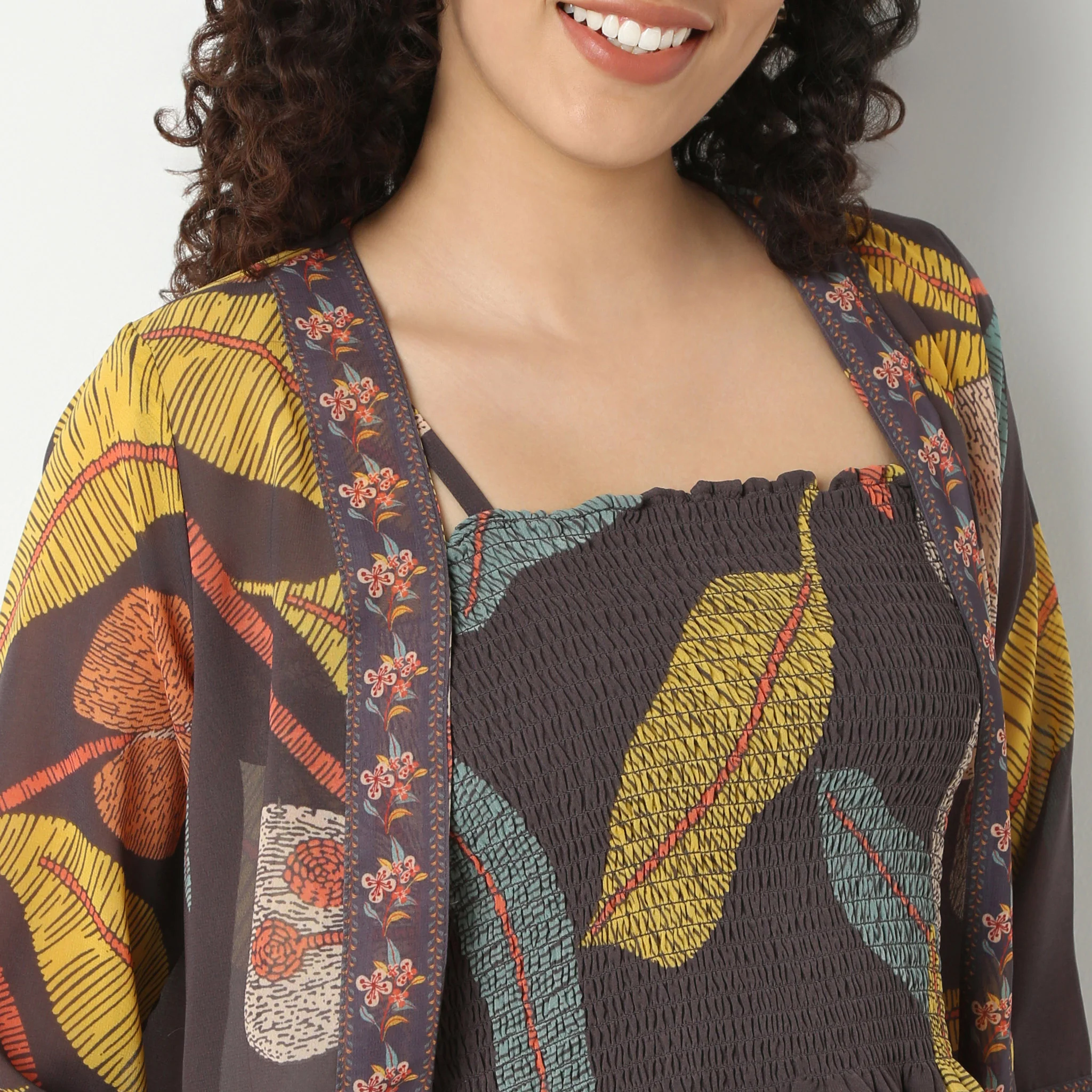Printed Crop Top With Pant With Shrug Fusion Set - Image 4
