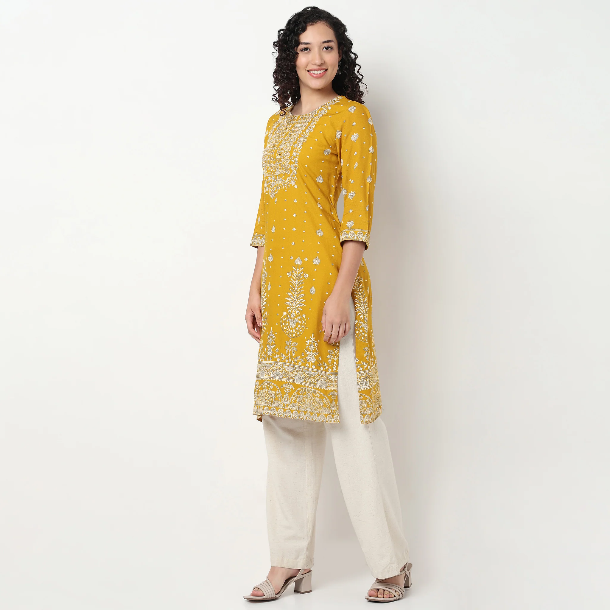 Embroidered Yoke with Print Kurta - Image 5