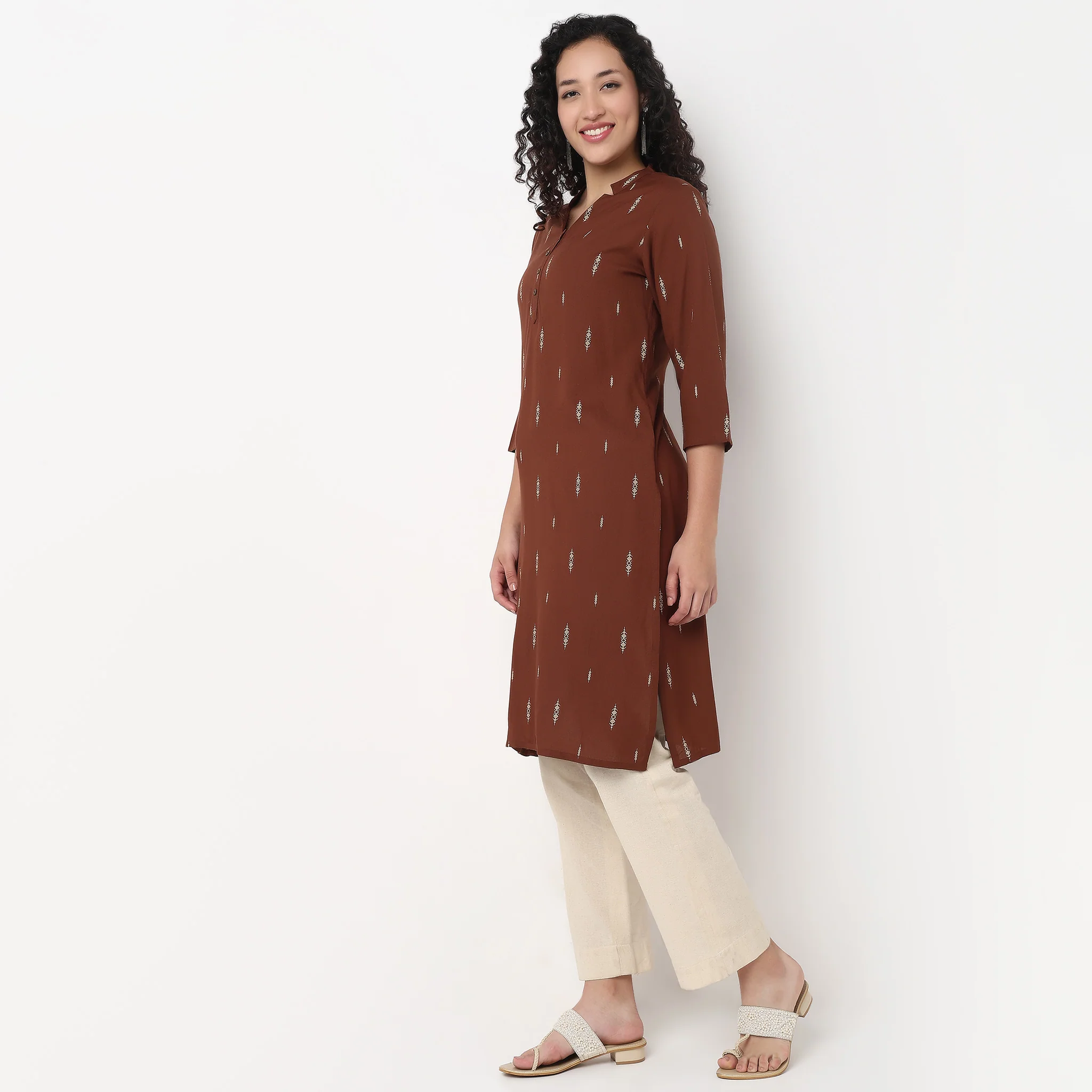 Half Placket With Notch V-Neck Long Kurta - Image 10