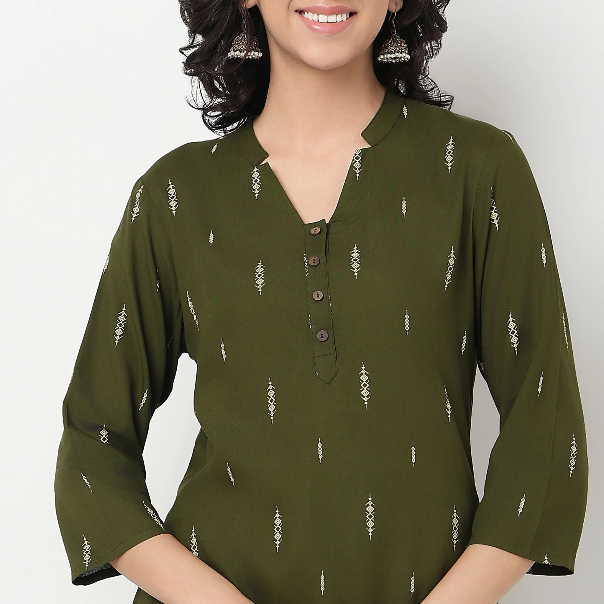 Half Placket With Notch V-Neck Long Kurta - Image 4
