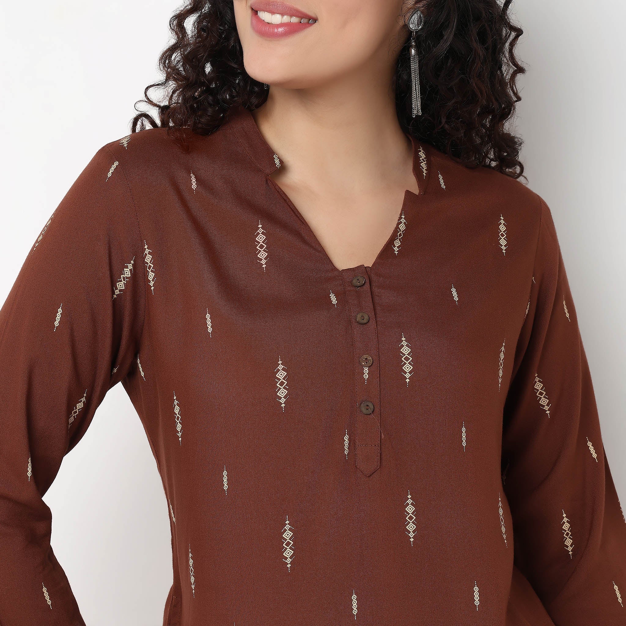Half Placket With Notch V-Neck Long Kurta - Image 9