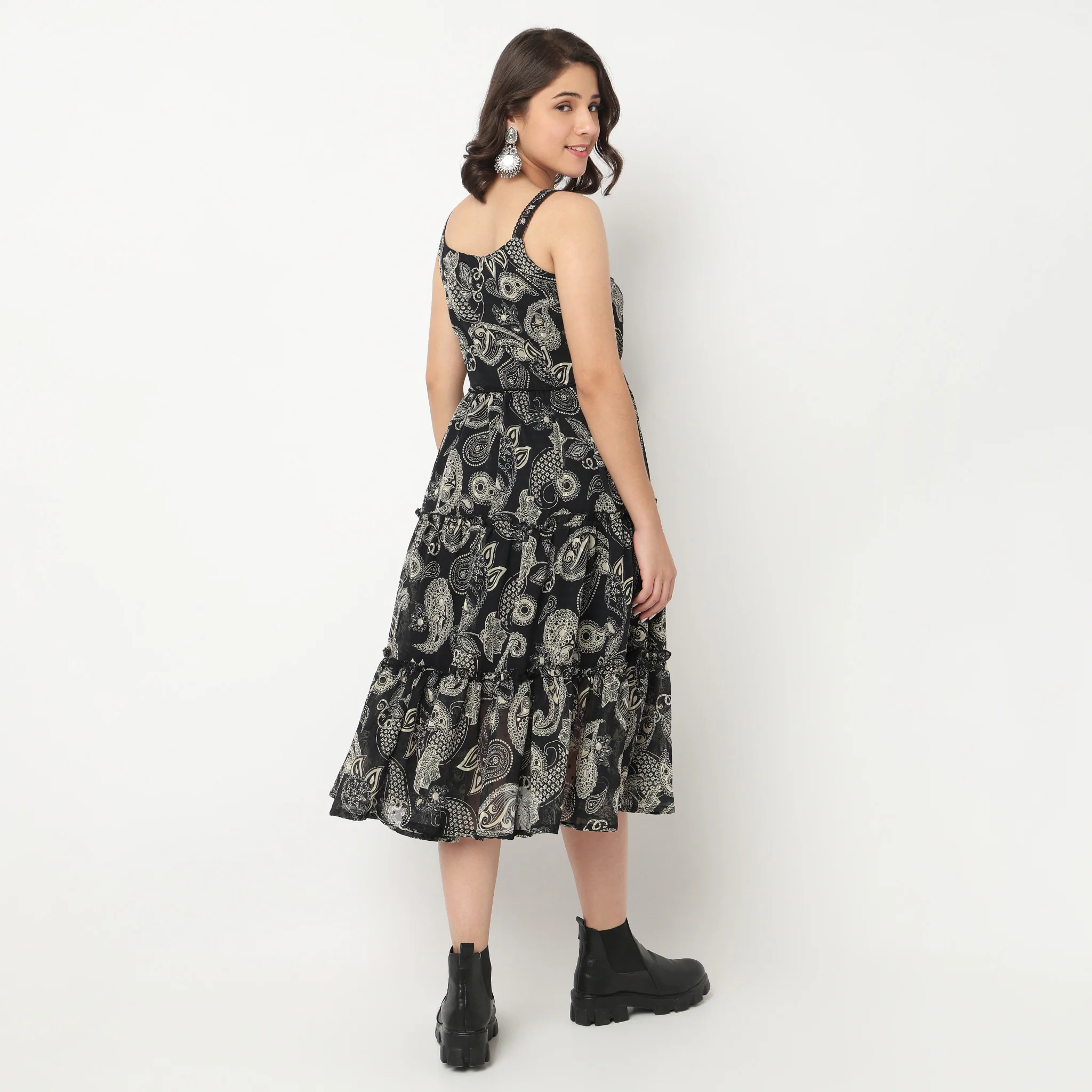 Printed Knee Length Tiered Dress - Image 3