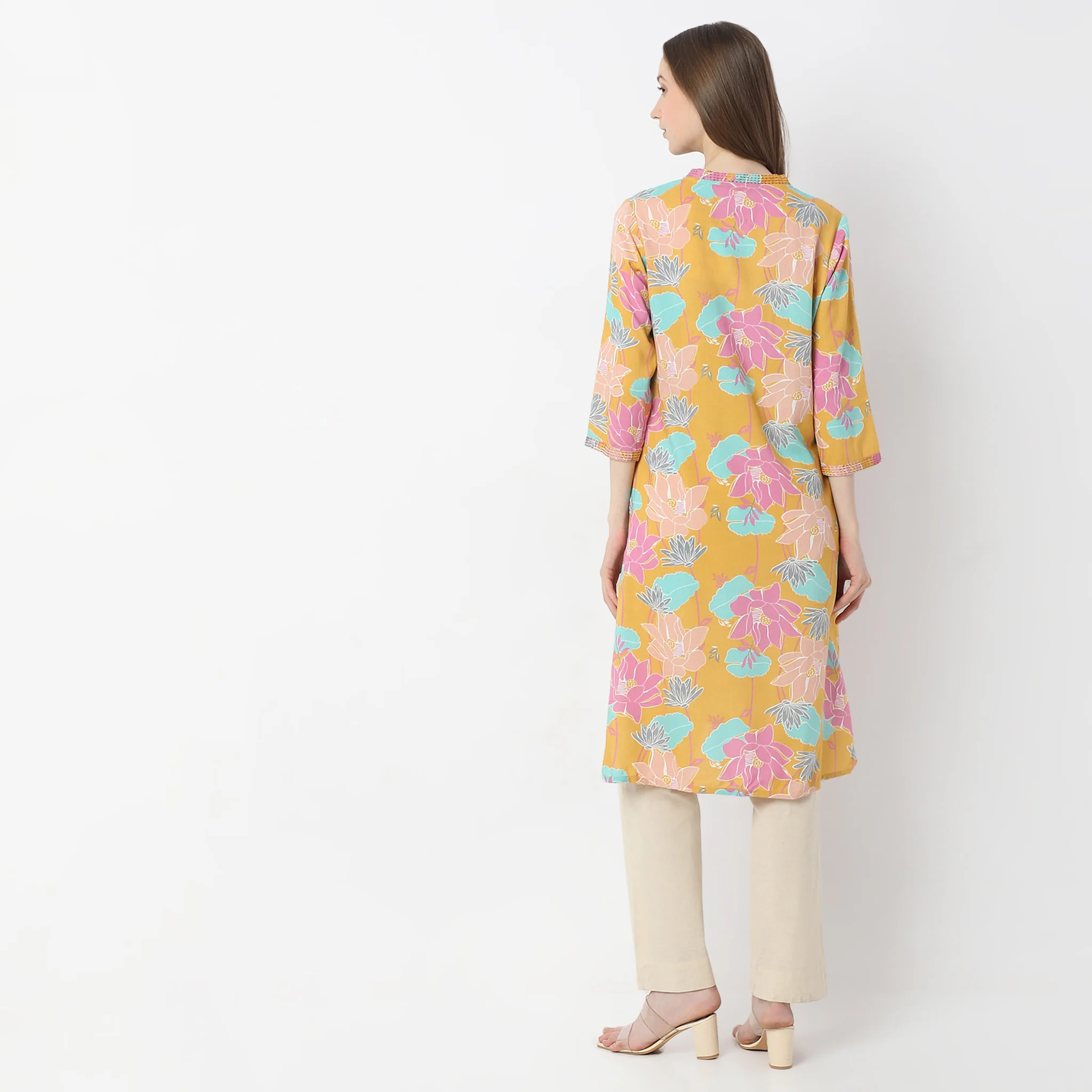 Printed Knee Length V-Neck Straight Kurta - Image 3