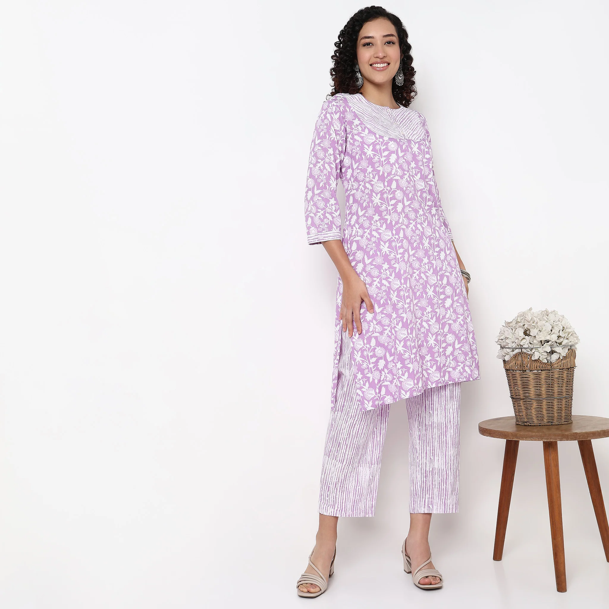 Knee Length Straight Printed Yoke Kurta - Image 11