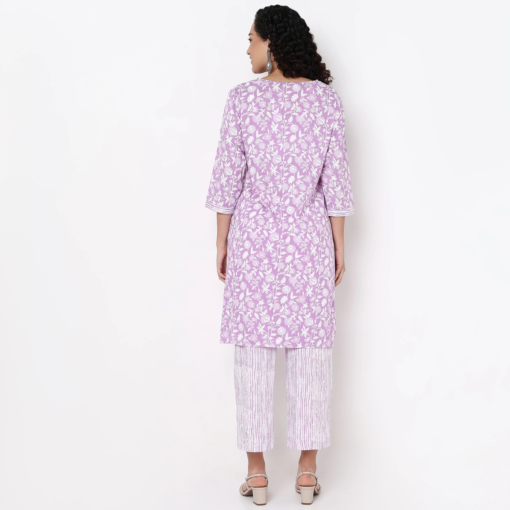 Knee Length Straight Printed Yoke Kurta - Image 13