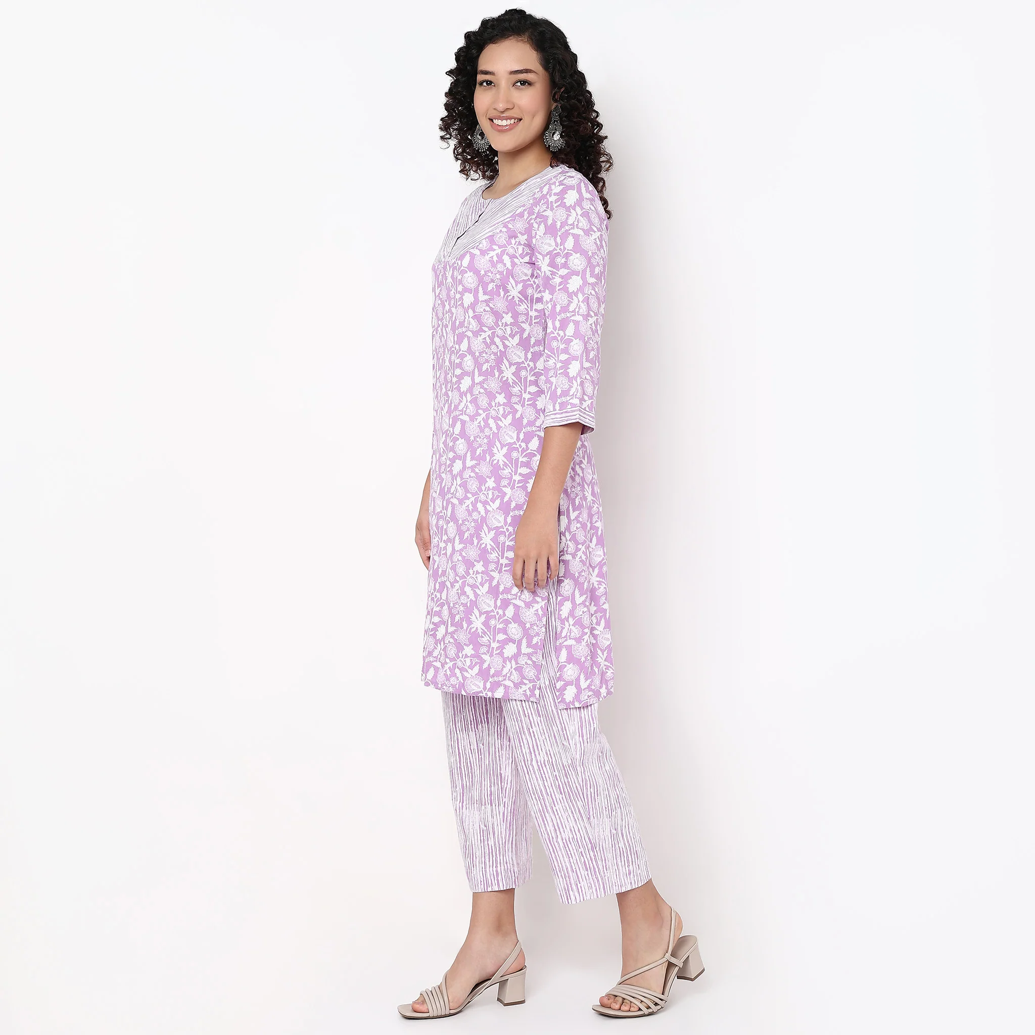 Knee Length Straight Printed Yoke Kurta - Image 15